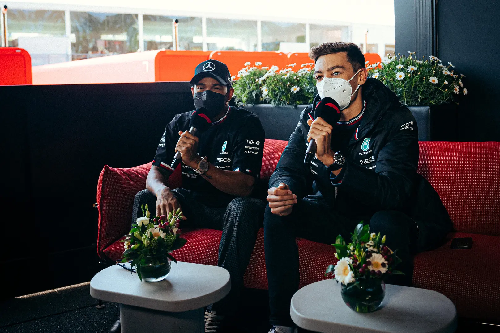 Hamilton ziet sterker Red Bull: 'We kunnen misschien vechten met Ferrari'