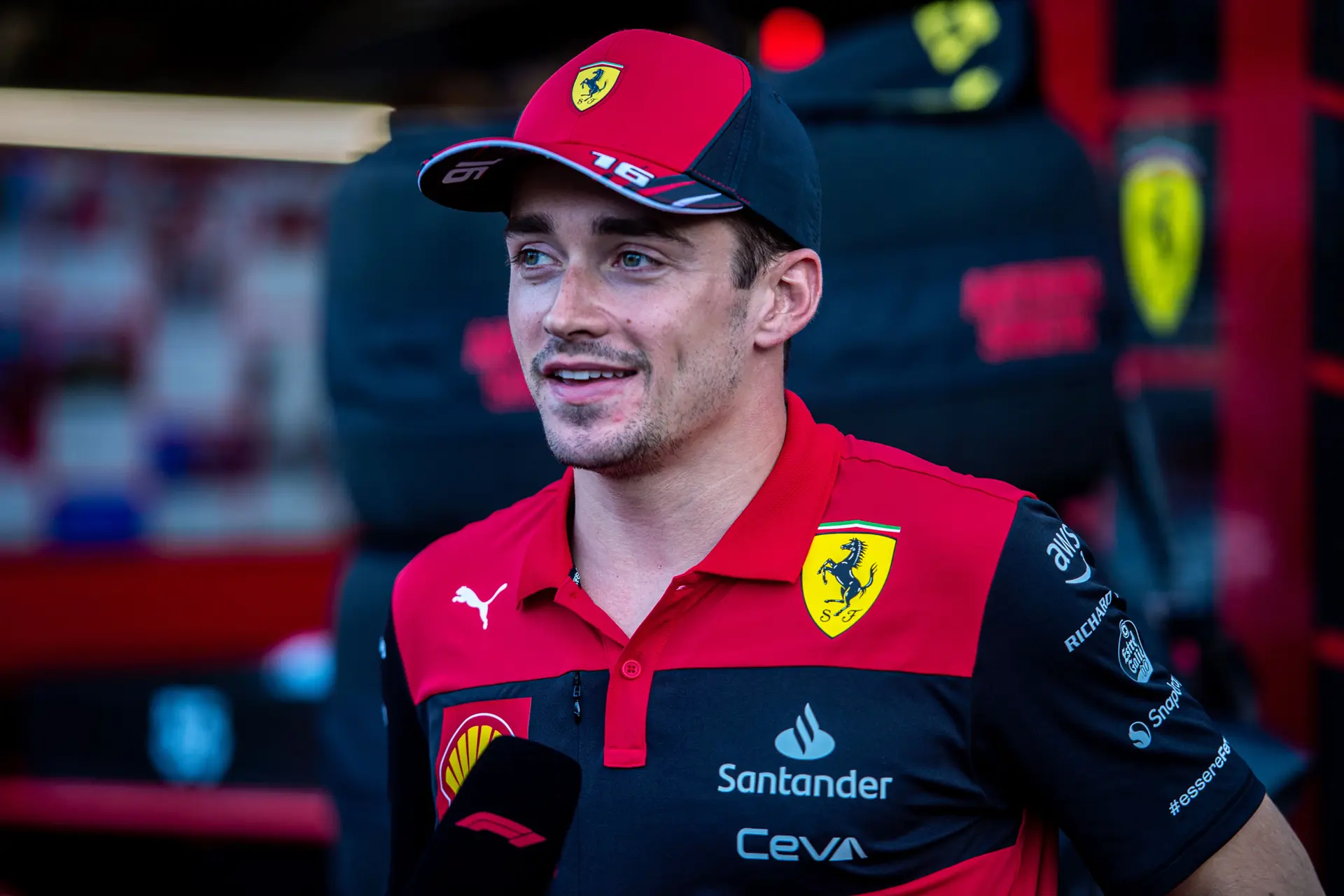 Leclerc kijkt alleen naar zichzelf in titelstrijd: 'Ik ben niet jaloers op Verstappen'