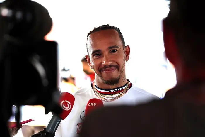 Mercedes over haar vrijdag in Monaco: 'Ik stuiter zoveel, ik word gek!'