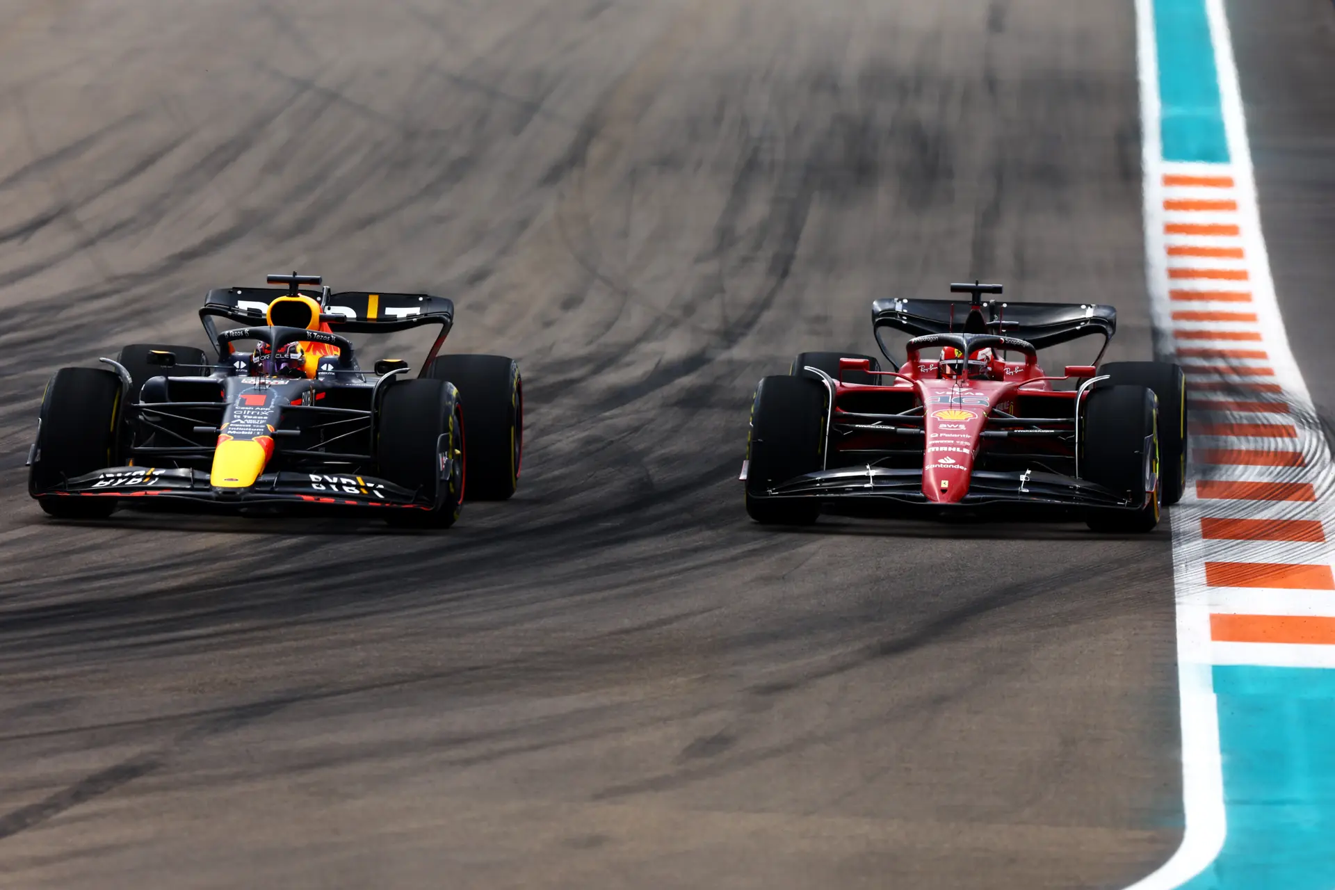 Andretti neemt Ferrari foutenlast kwalijk: 'Verstappen krijgt titel bijna cadeau'