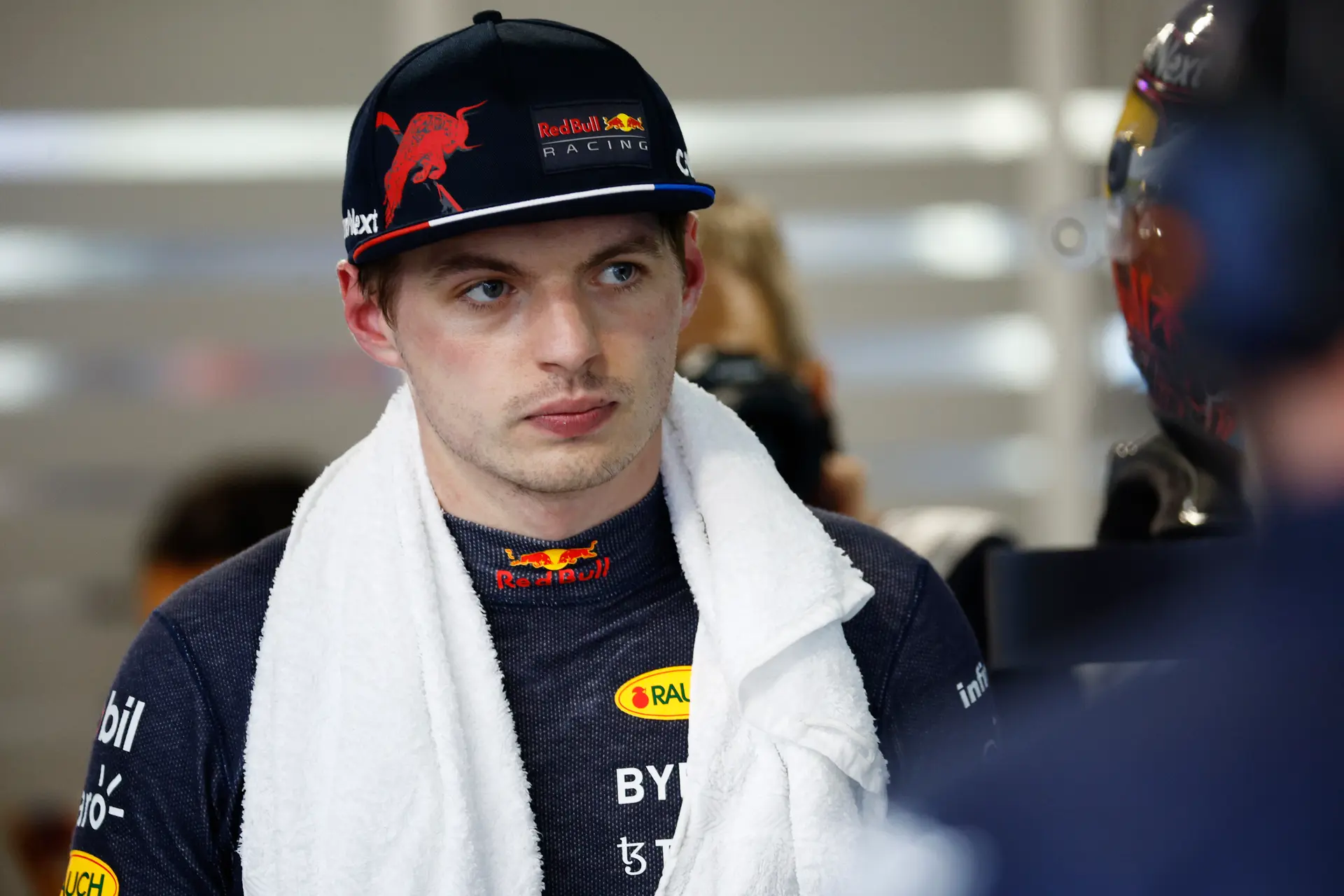 Uitgeputte Verstappen gelukkig met overwinning: 'Fantastisch weekend voor ons'