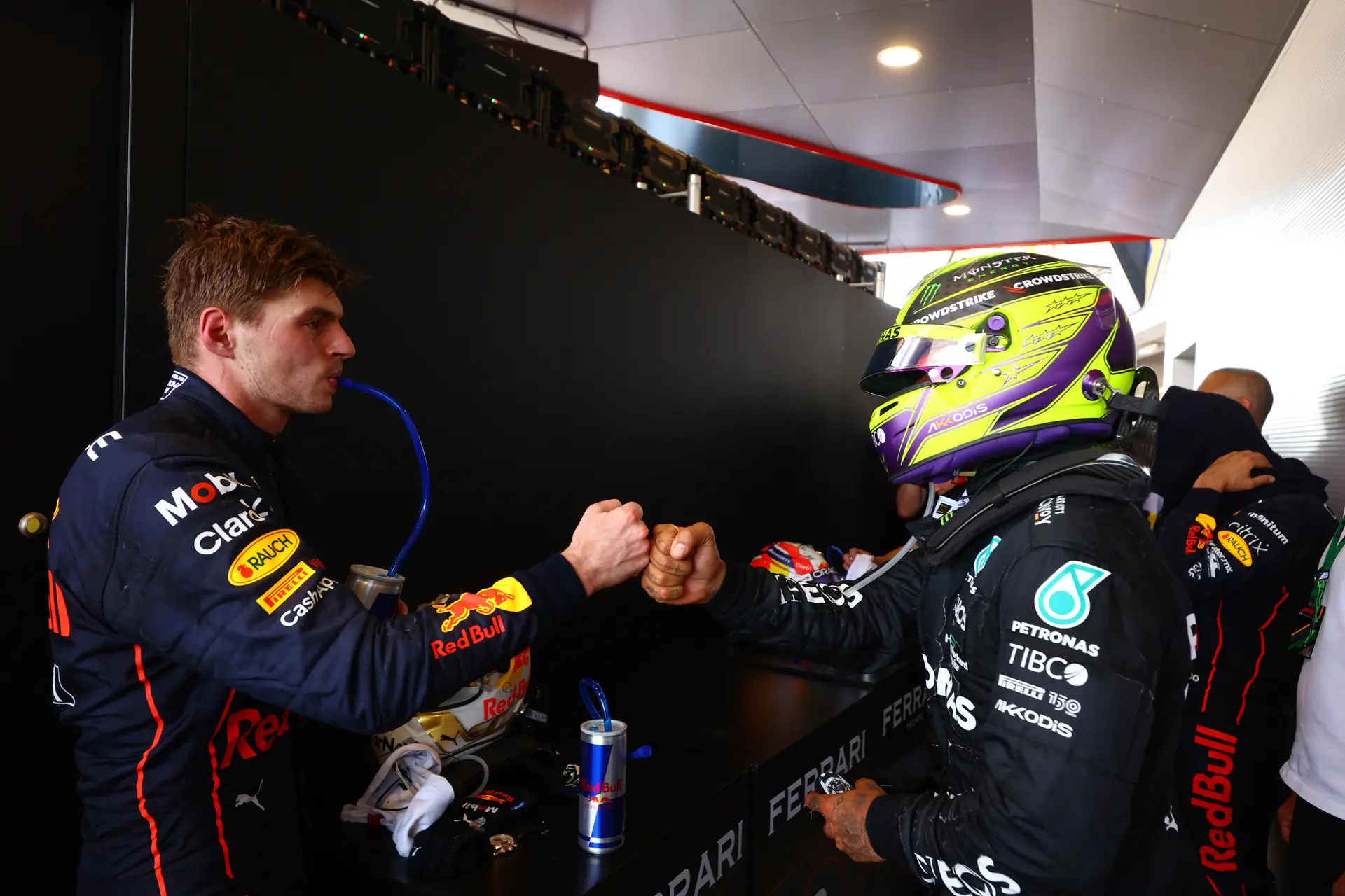 Rivaliteit met Hamilton geen extra motivatie voor Verstappen: 'Er zijn meer F1-teams'