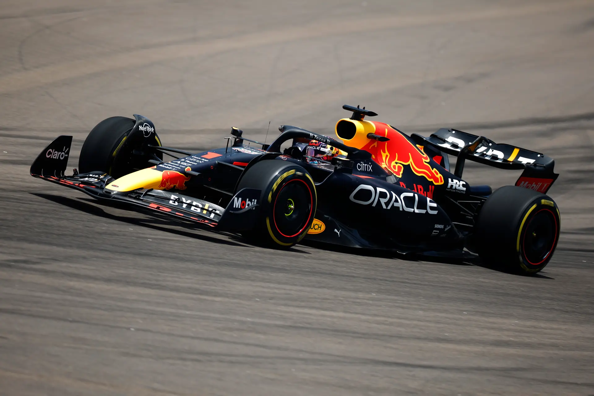 Verstappen dankt winst aan goede start: 'Maakte deze race mogelijk voor ons'