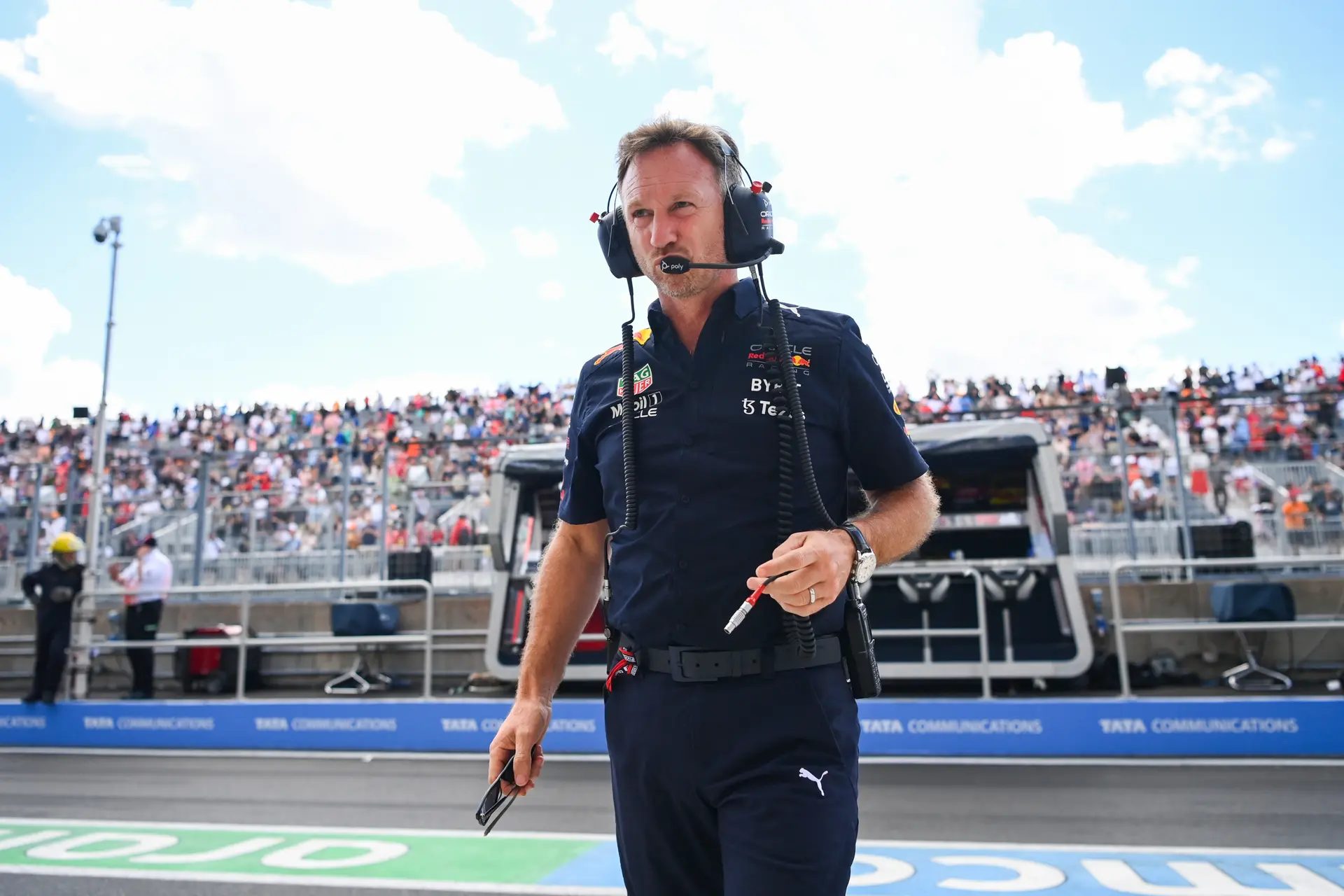 Horner ziet een sterk Ferrari: 'Sainz kon volledig over de kerbs rijden'