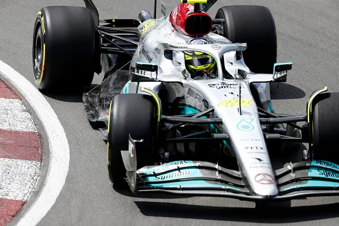 Hamilton verbijsterd in Canada: 'De auto is een ramp'
