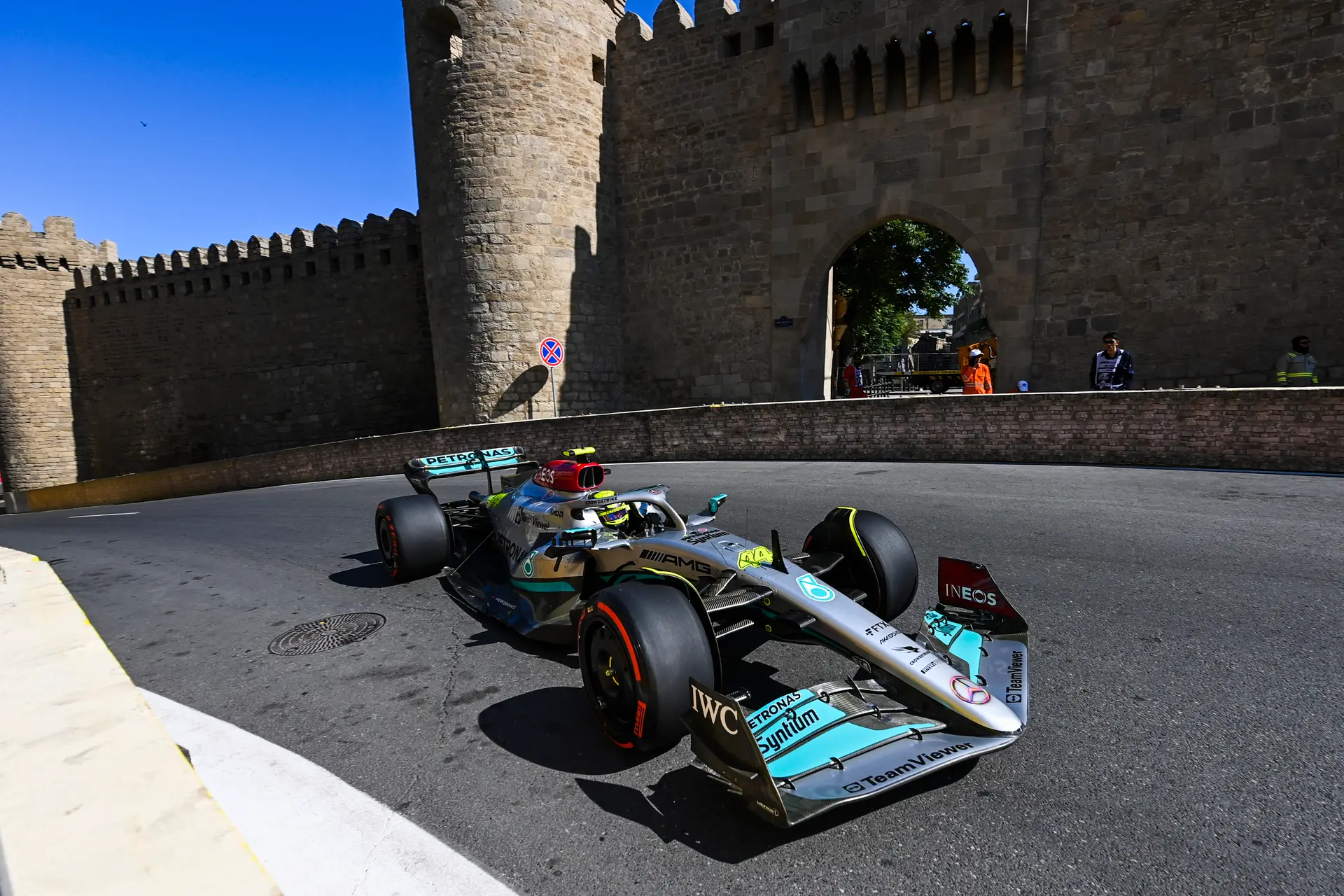 Wolff kan teleurstelling niet onderdrukken in Baku: 'Op pure pace vijfde en zesde'