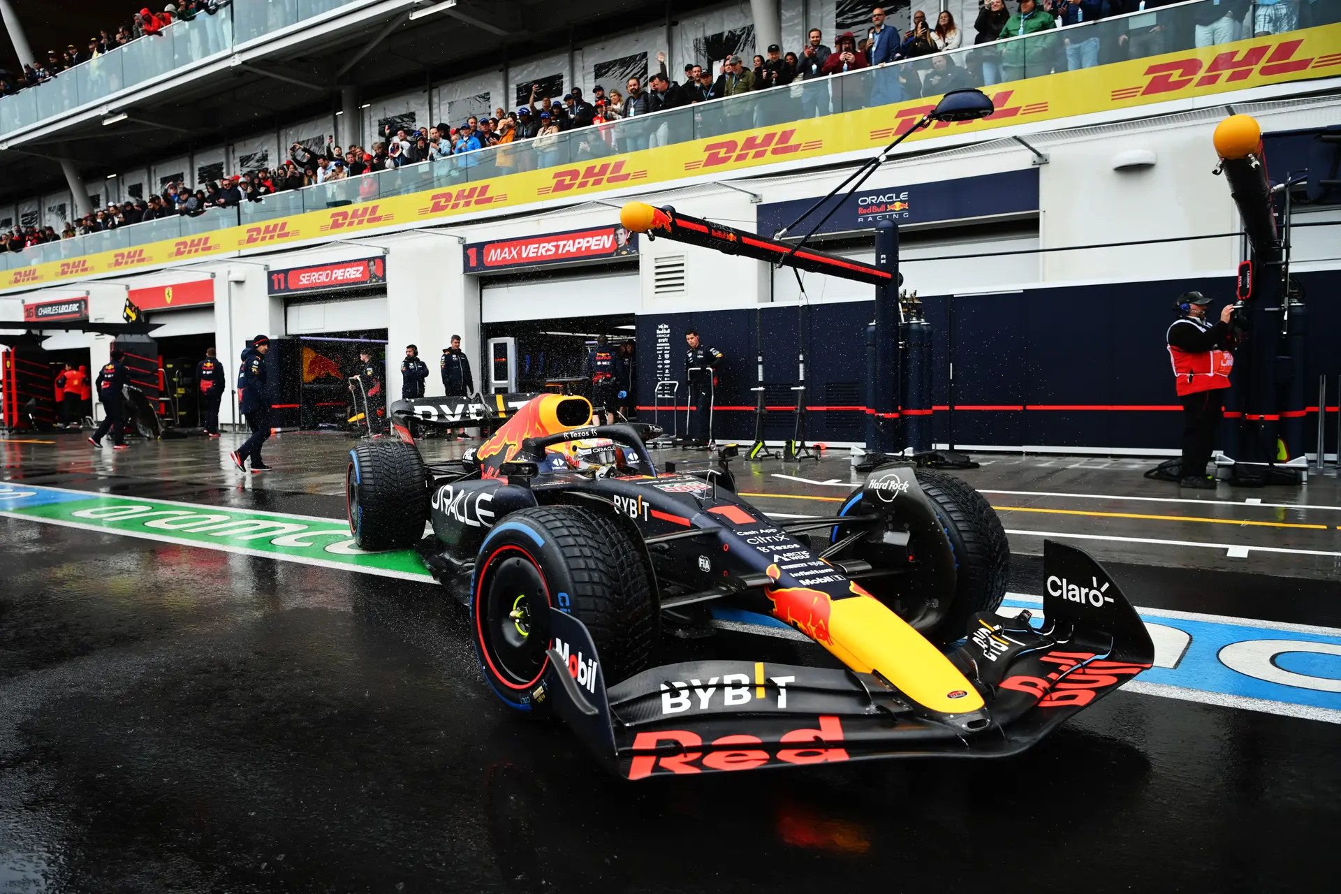 Verstappen pakt met overmacht pole in kletsnat Canada, Alonso verrast met tweede startplek