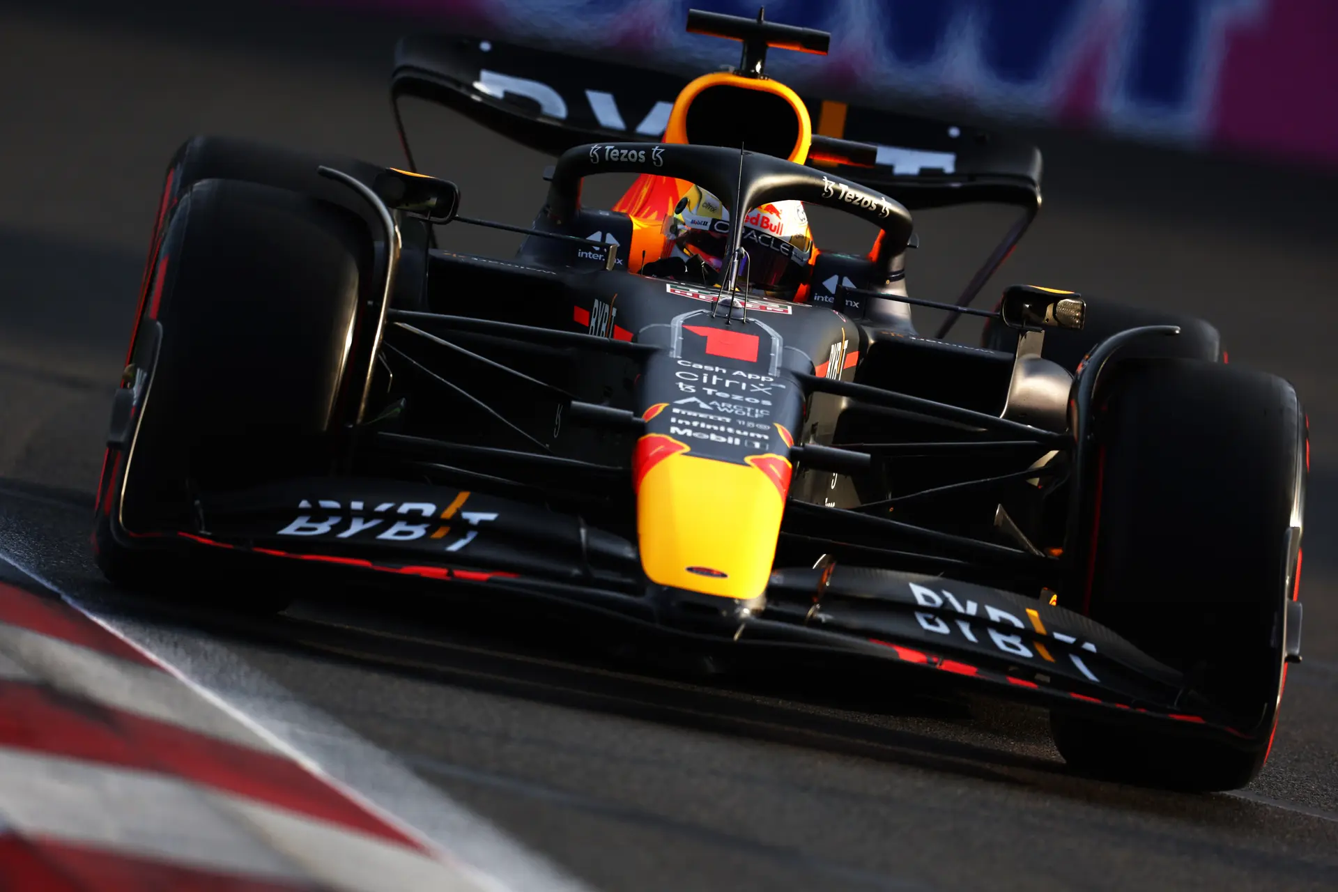 Doornbos ziet mogelijkheden voor Verstappen: 'Dat is precies waar het misgaat bij Ferrari'