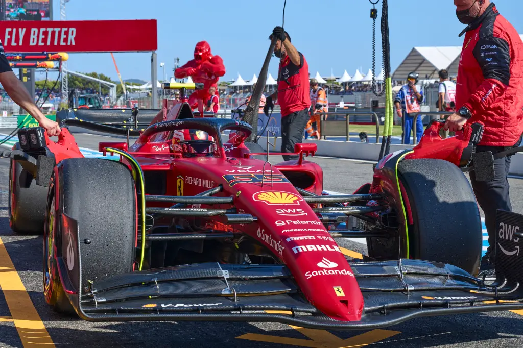 Update II | Sainz wisselt meer en start achteraan, ook Magnussen pakt straffen
