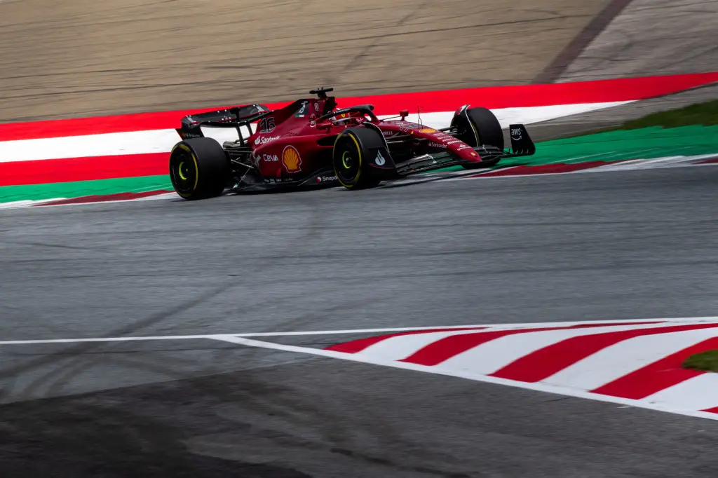 Leclerc wint bloedstollende Grand Prix van Oostenrijk voor Verstappen, Sainz valt uit