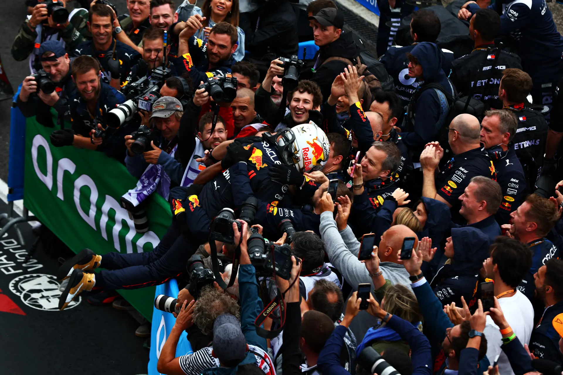 Red Bull verwachtte overwinning Verstappen niet: 'Vijfde of zesde was misschien haalbaar'