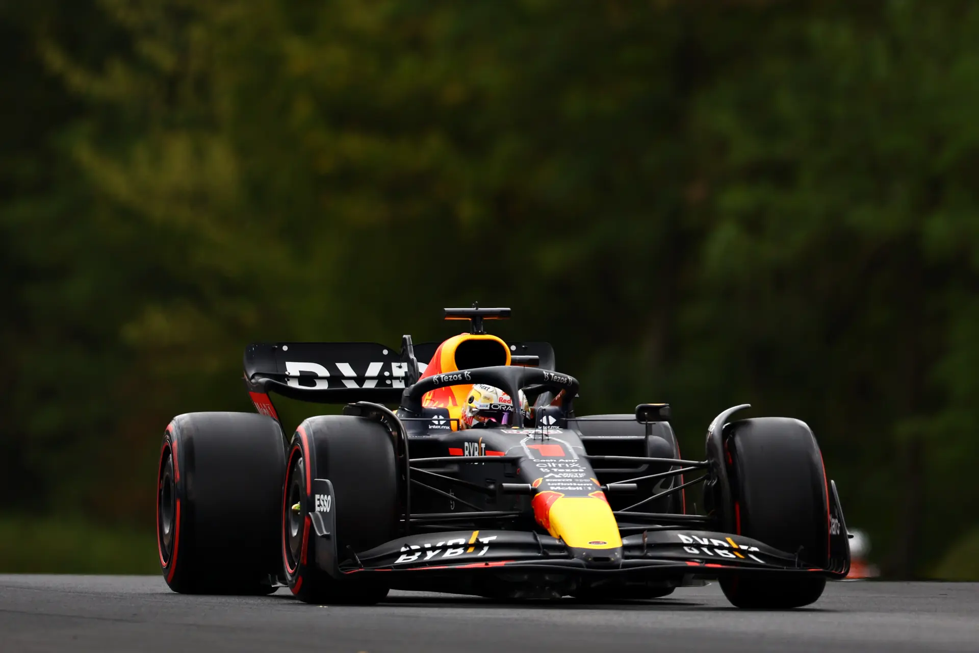 Kwalificatieduels | Verstappen loopt ondanks problemen verder uit op Pérez