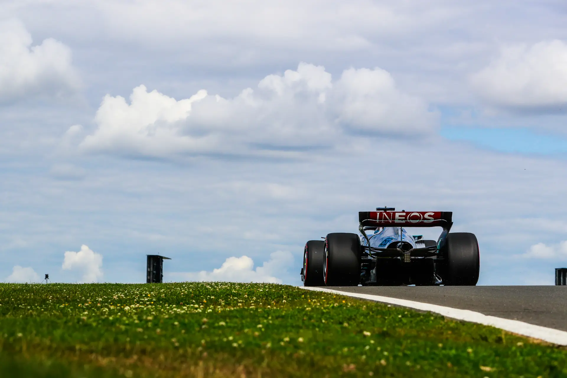 Mercedes geeft deelverklaring voor startcrash Russell en Zhou