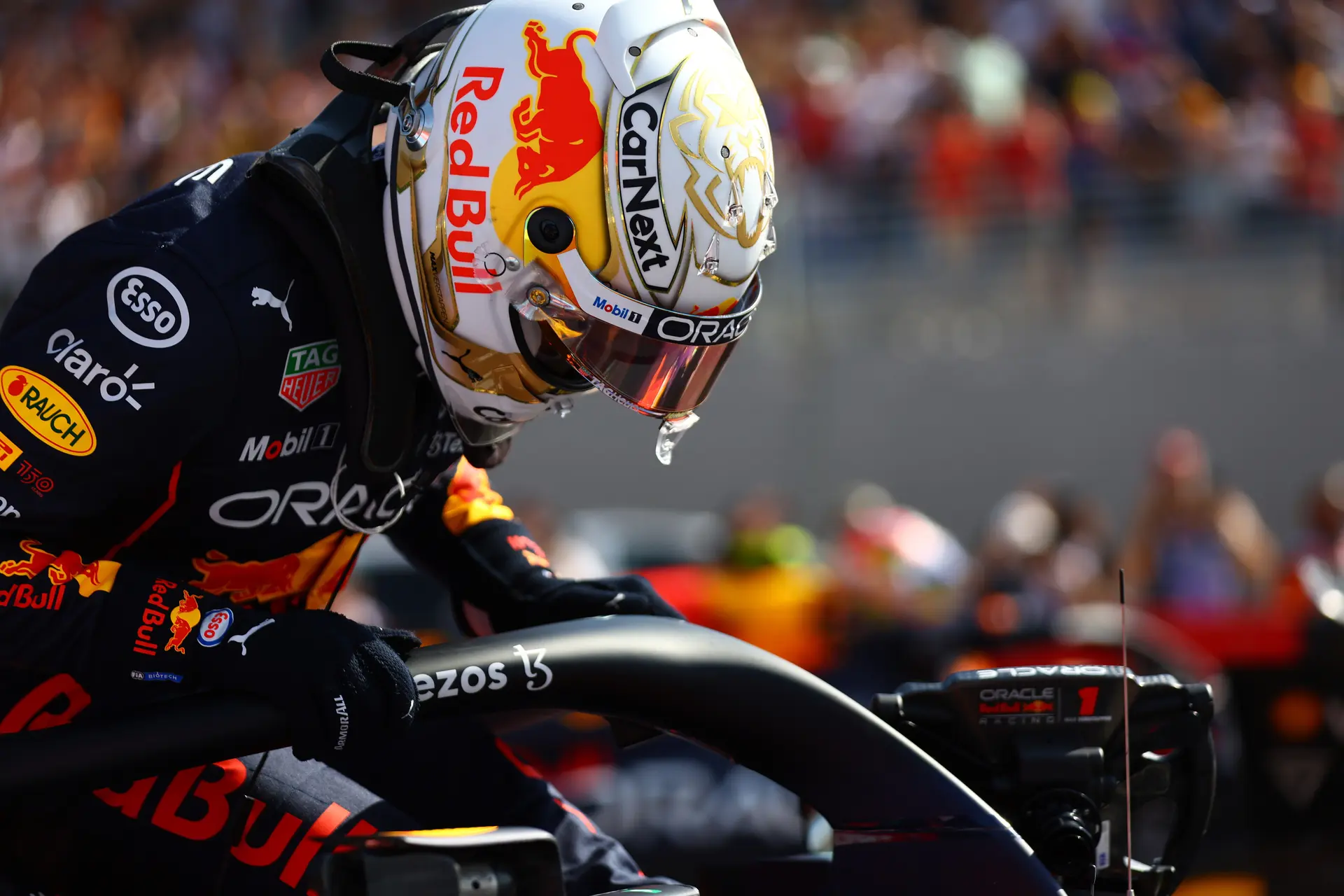 Verstappen rekent zich niet rijk: 'Komen nog lastige weekenden aan'