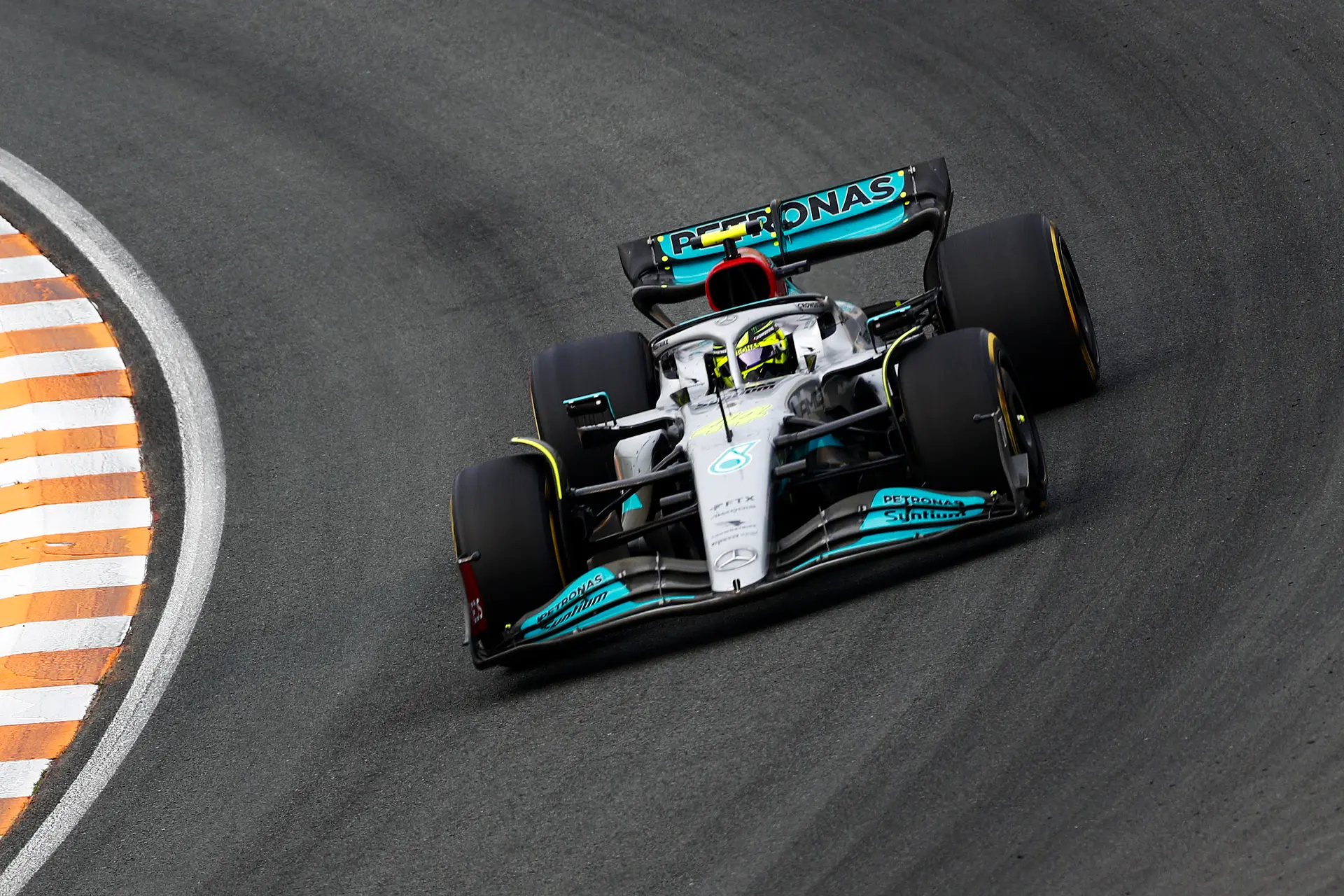'Hamilton krijgt gridstraf dankzij nieuwe Mercedes-motor, Pérez ook kandidaat'