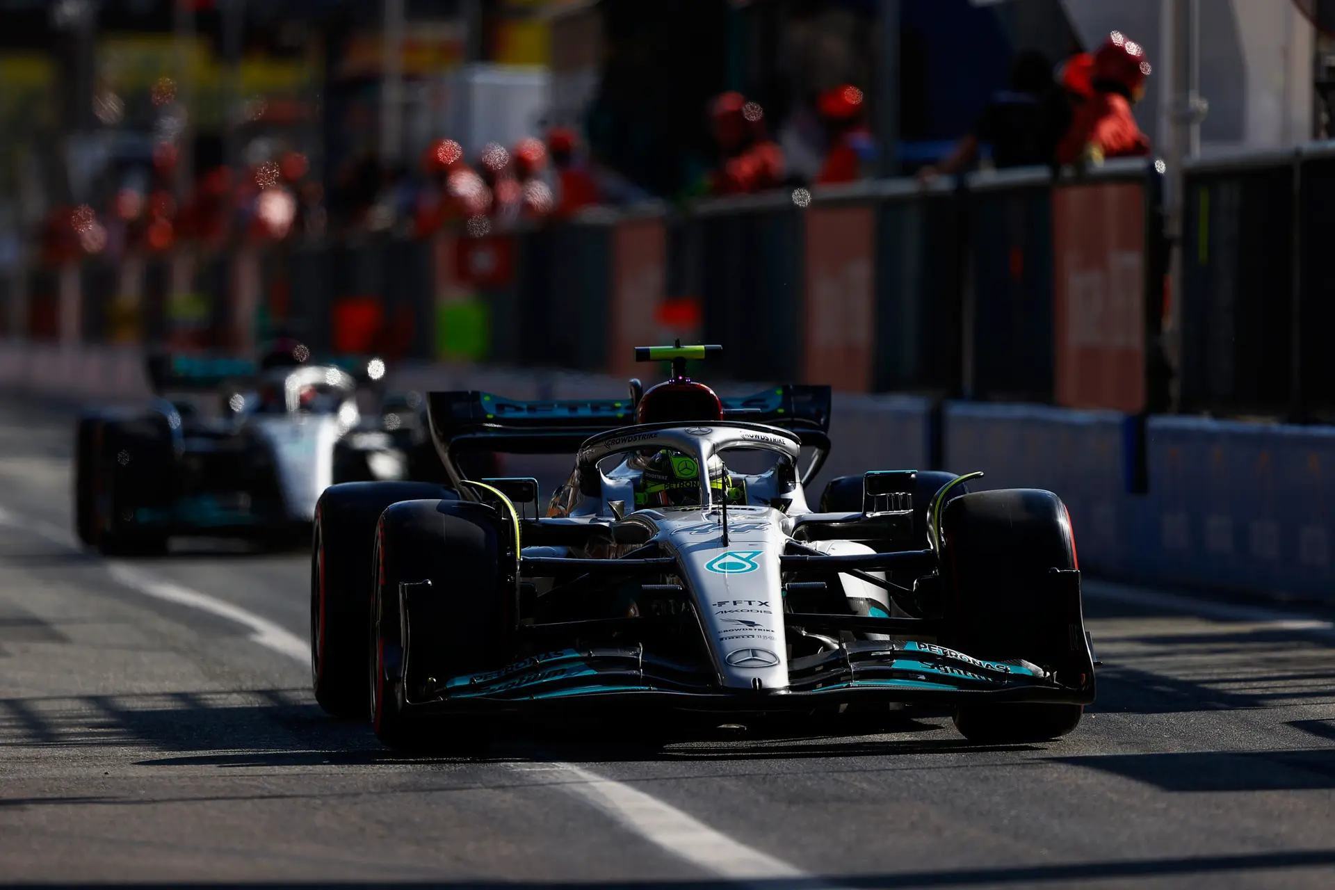 Mercedes niet overstag: 'Voelt niet alsof inhalen en racen aanzienlijk is verbeterd'