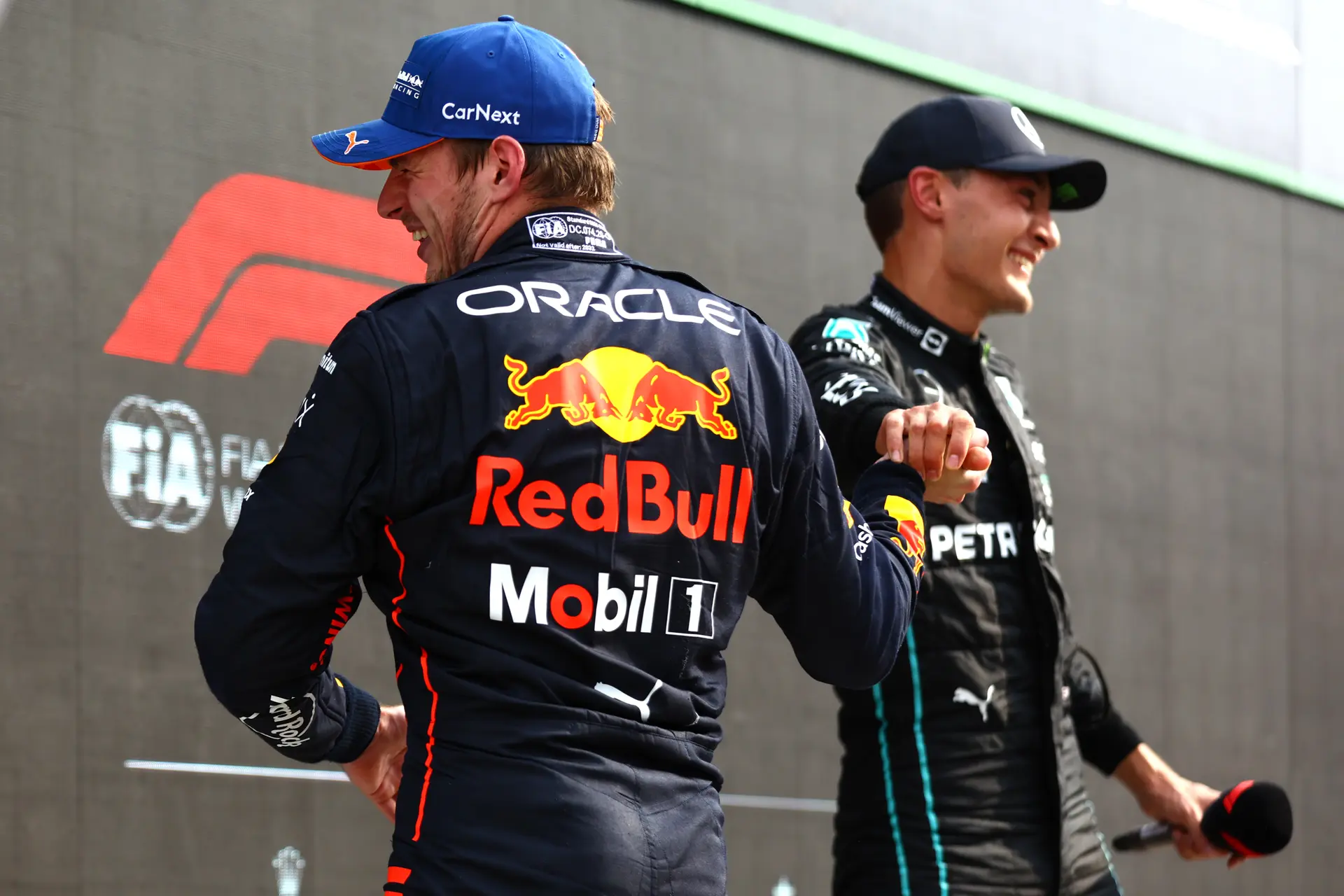 Russell verrast door matige sprintrace Verstappen: 'Max is de man van dit moment'