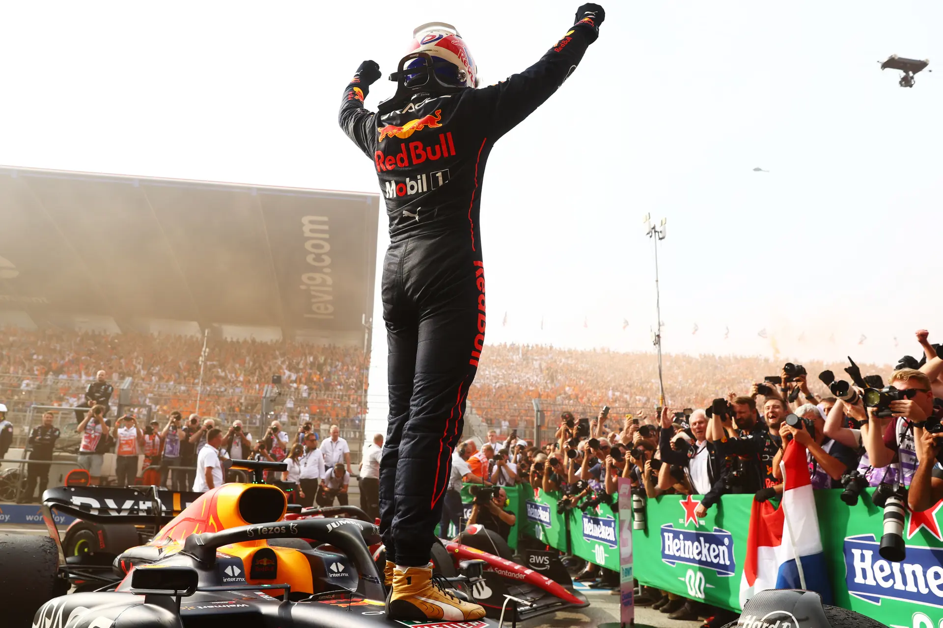 Verstappen weer comfortabel op Zandvoort: 'Dit weekend was heel speciaal'