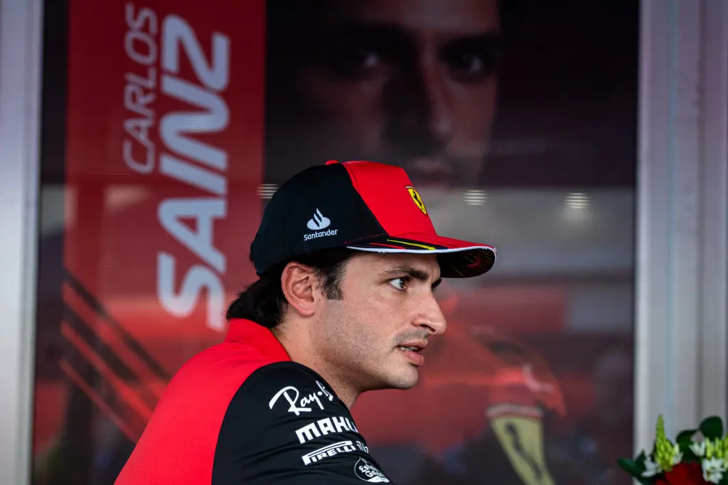 Sainz gefrustreerd door de fout van Russell: 'Ik betaal opnieuw de prijs'
