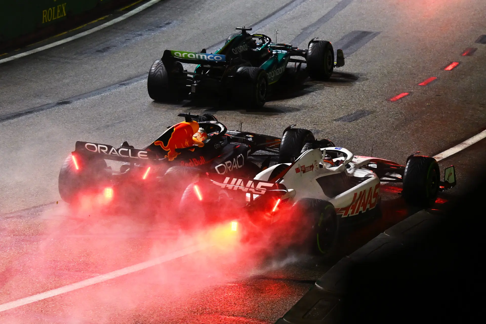 Verstappen neemt het op voor Haas-coureurs: 'Ik denk niet dat Nico en Kevin idioten zijn'
