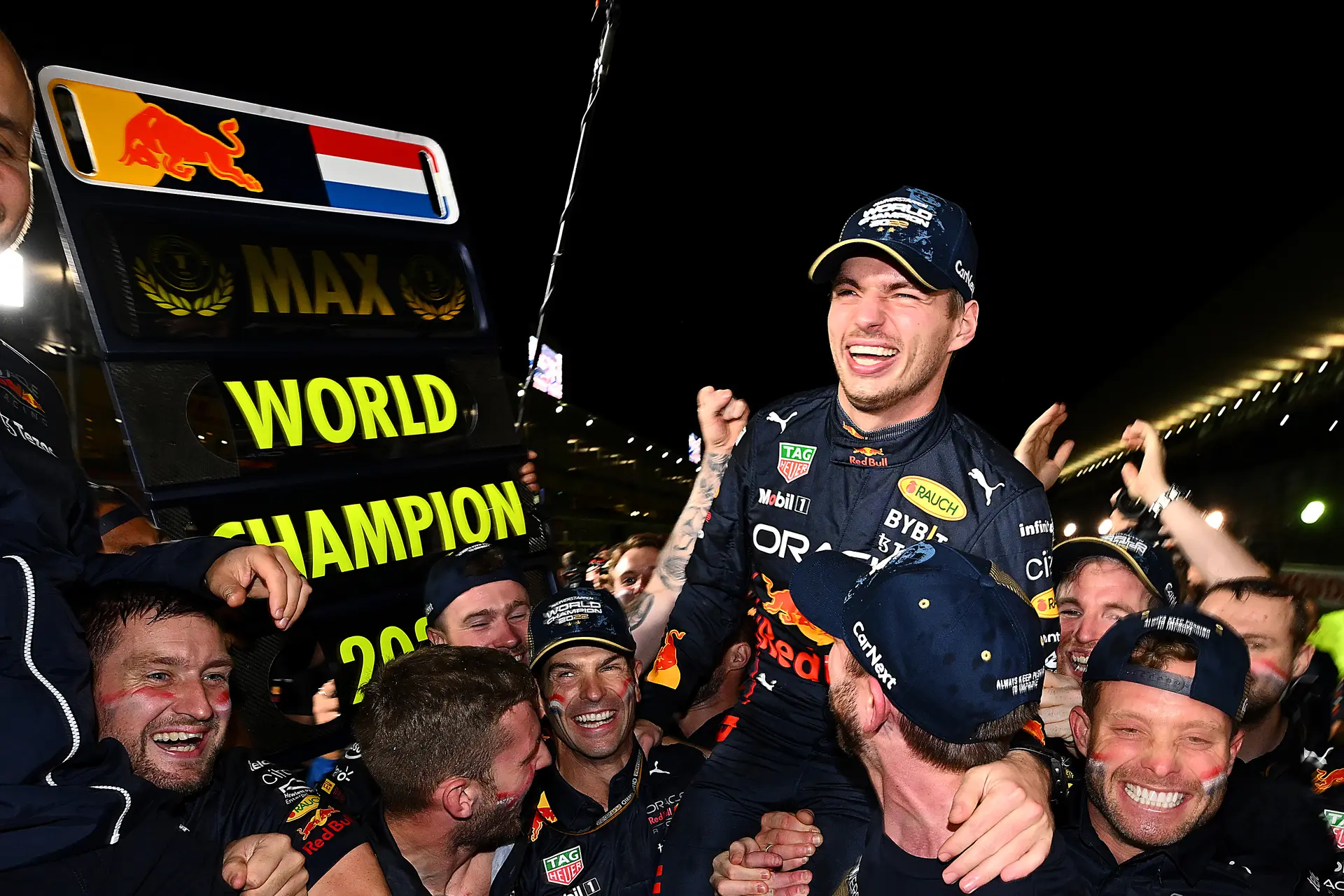 Verstappen schaart zich in illuster rijtje met fameuze en beruchte titelzeges in Japan