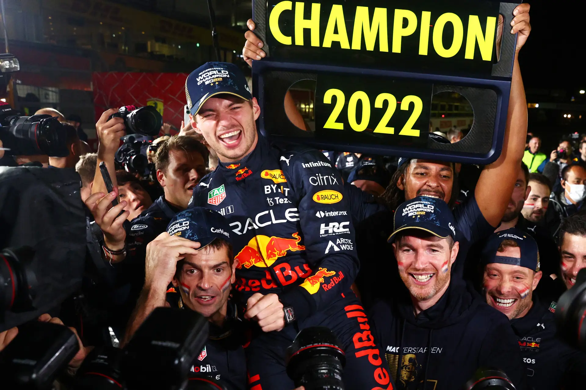 Verstappen: 'Coureurstitel is geweldig, maar het geeft meer voldoening om als team te winnen'
