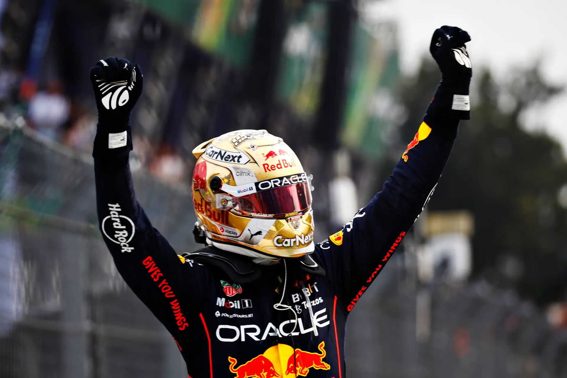 Albon over het record van Verstappen: 'Hij verdient daar heel veel respect voor'