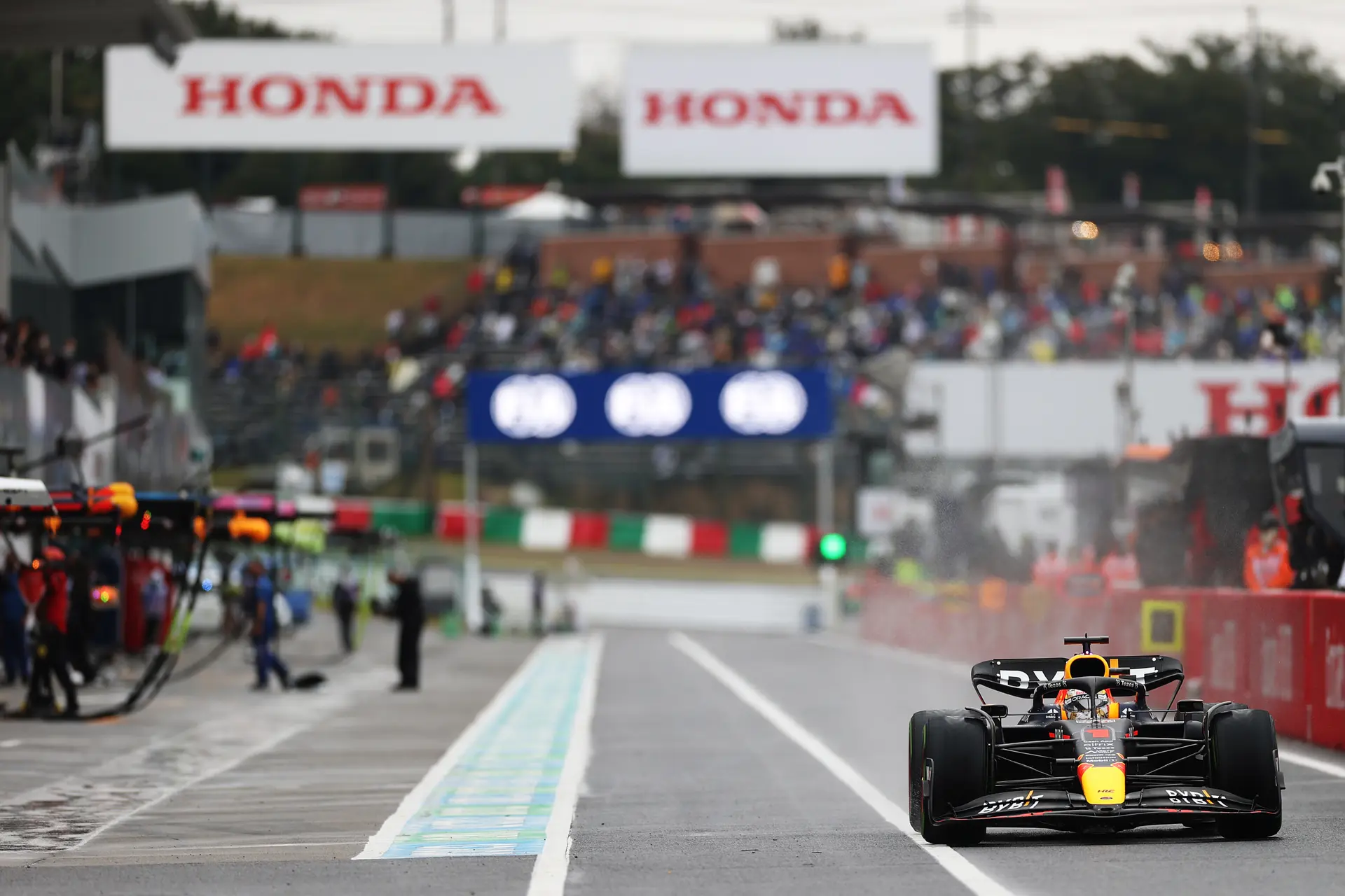 Verstappen ziet nutteloze vrijdag: 'Zaterdag weer vanaf nul beginnen in het droge'