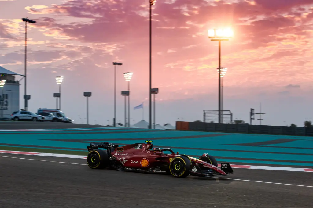 Sainz bekritiseert Hamilton niet om sluwe tactiek: 'Zou zelf iets soortgelijks hebben gedaan'