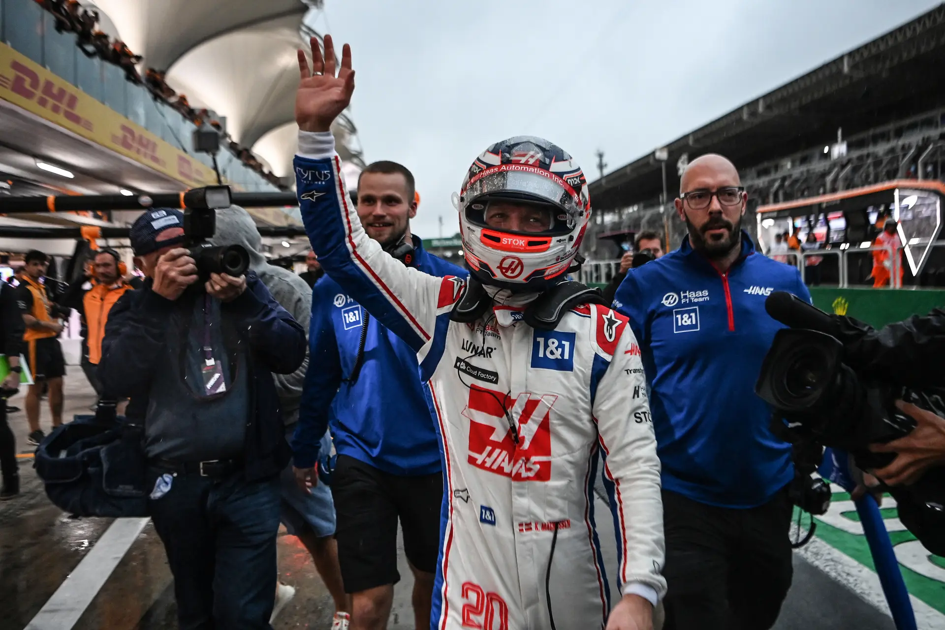 Magnussen wilde poleposition niet jinxen: 'Ik ben een beetje bijgelovig'