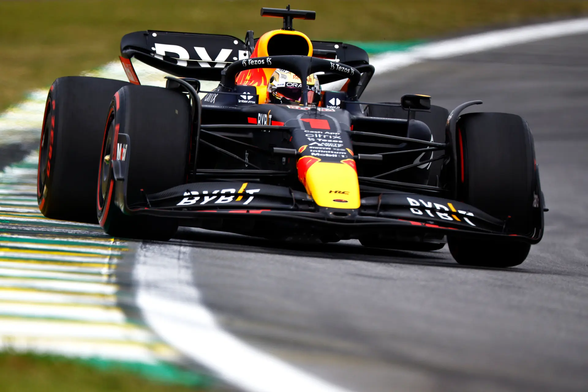 Verstappen na knotsgekke kwalificatie: 'Dat is wat Interlagos zo speciaal maakt'