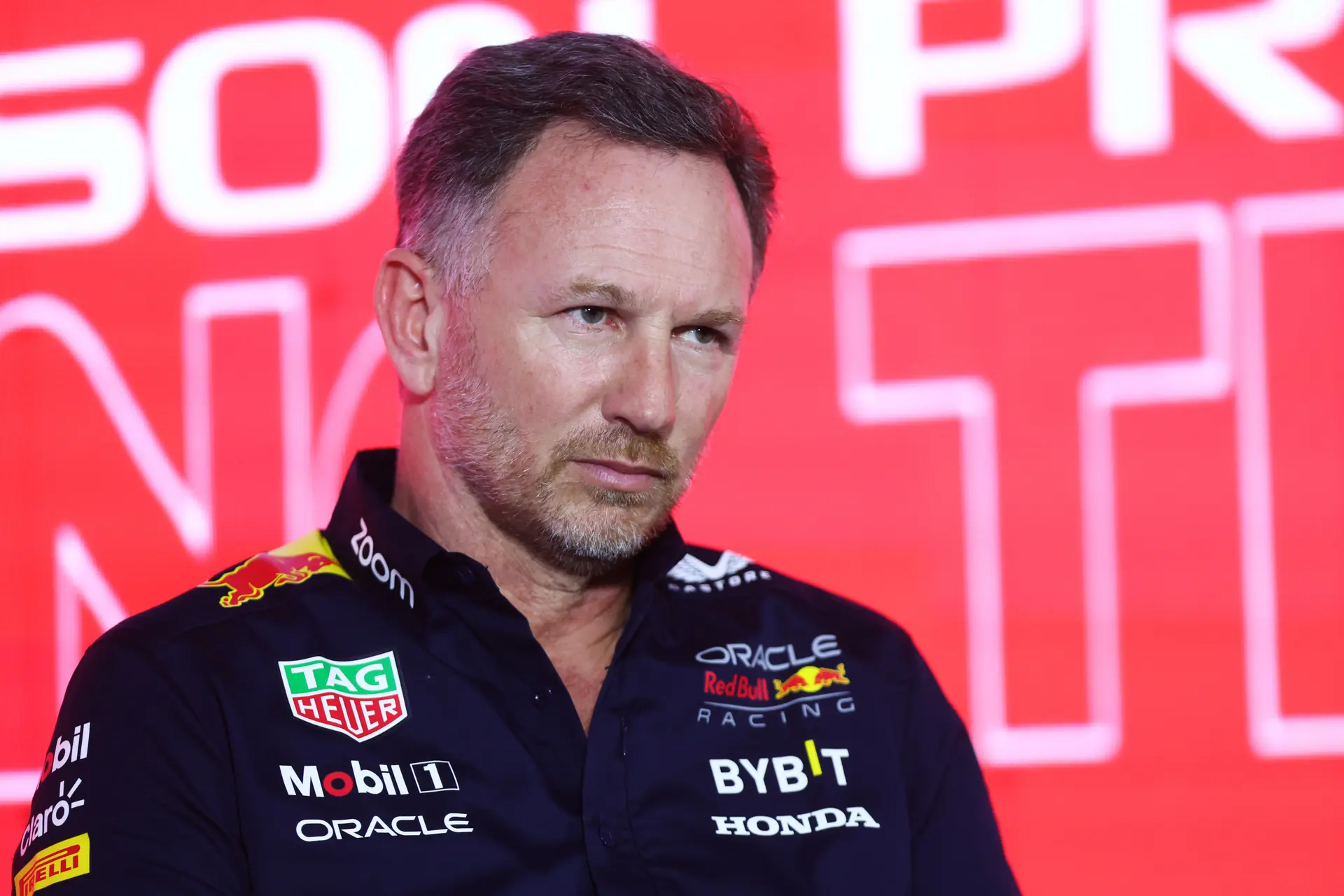 Horner met vragen over Mercedes: 'Houden ze iets achter of zien we dat volgende week?'