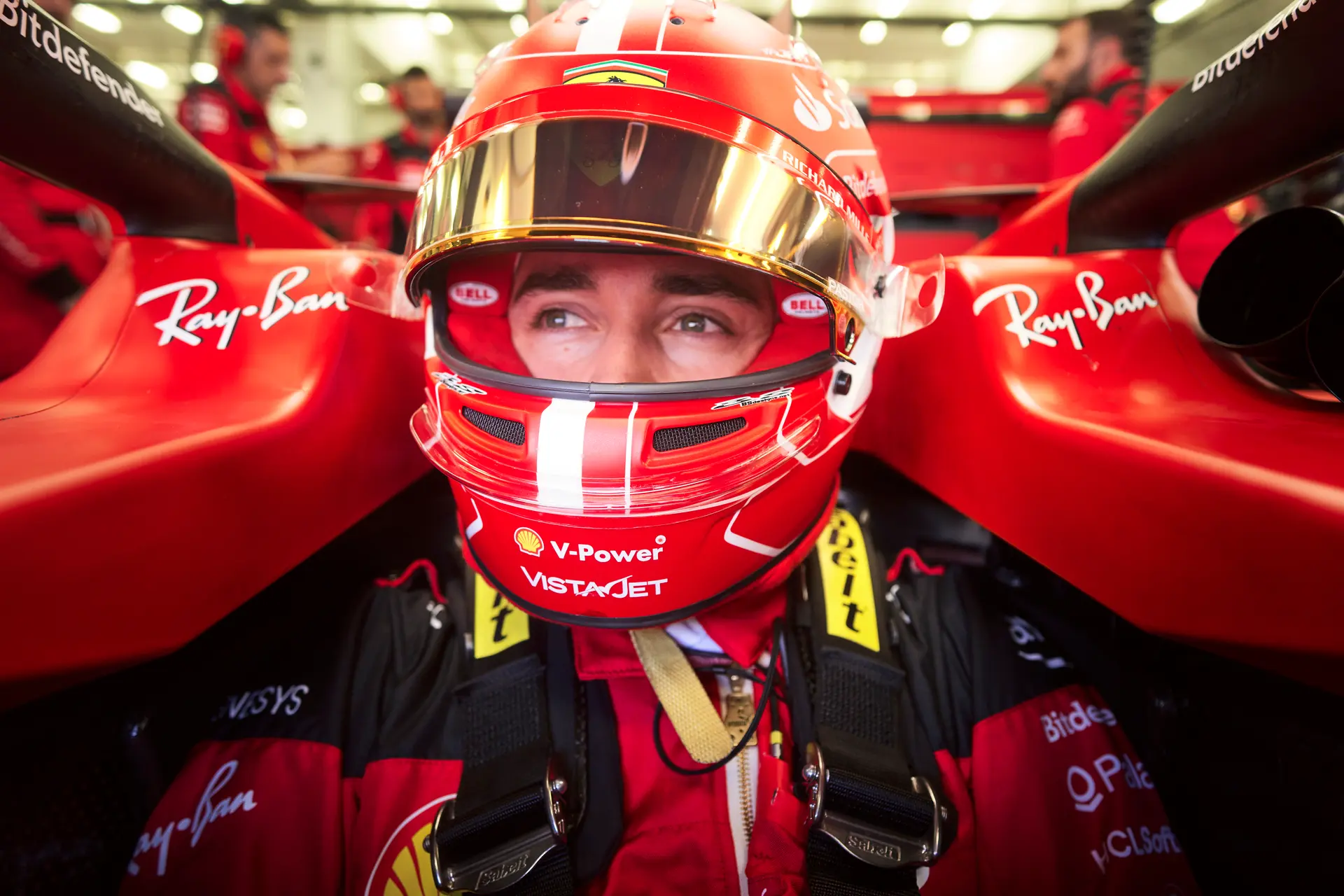 Leclerc stellig over Ferrari en kijkt naar concurrentie: 'Mercedes zit in het gevecht'