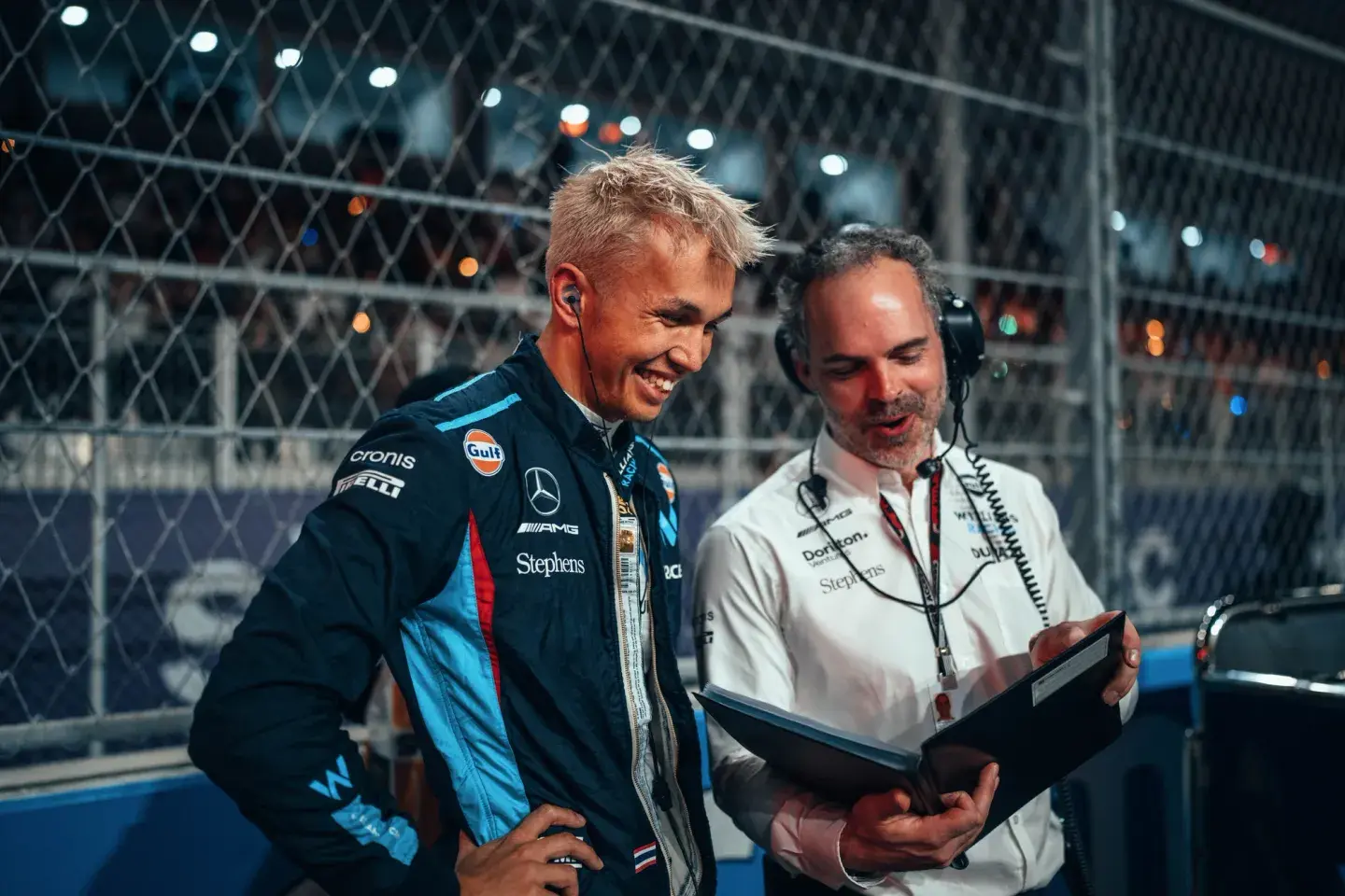 Albon voelt zich slecht na GP van Australië: 'Het is mijn eigen schuld en ik ben boos op mezelf'