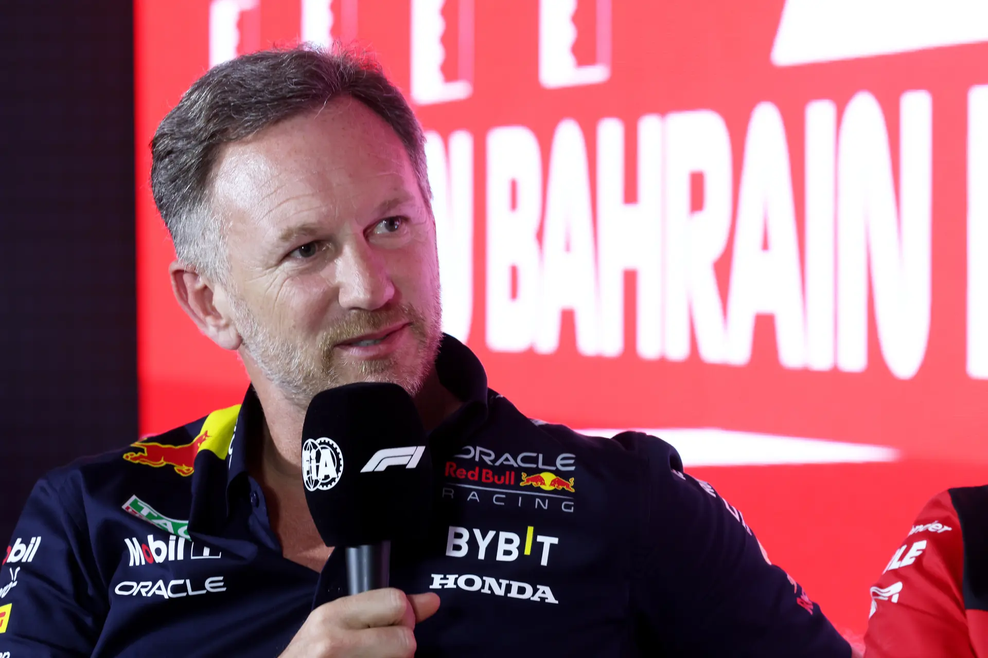 Horner ontkracht 'vermakelijke' geruchten over verkoop AlphaTauri: 'Staat niets te gebeuren'