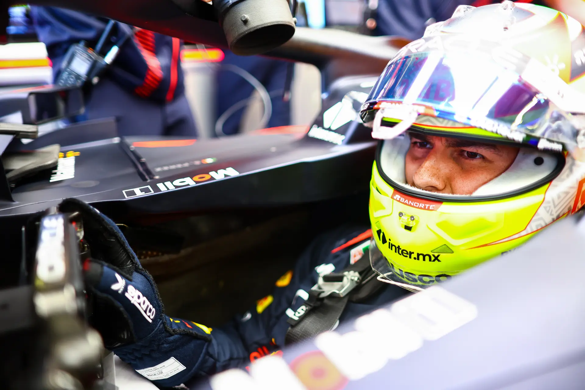 Verstappen 'masseert' zijn remmen, Pérez niet: 'Denk dat dat het probleem was'