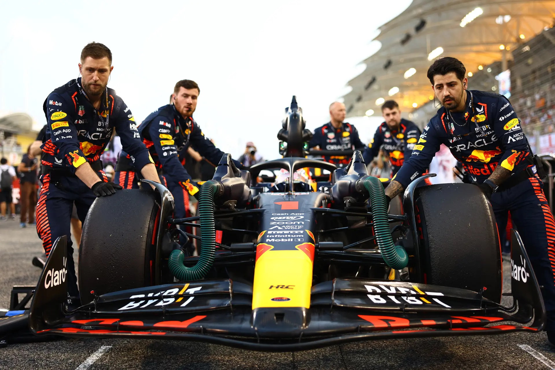 'Verstappen en Pérez schroefden motorvermogen omlaag, Red Bull had seconde per ronde sneller gekund'