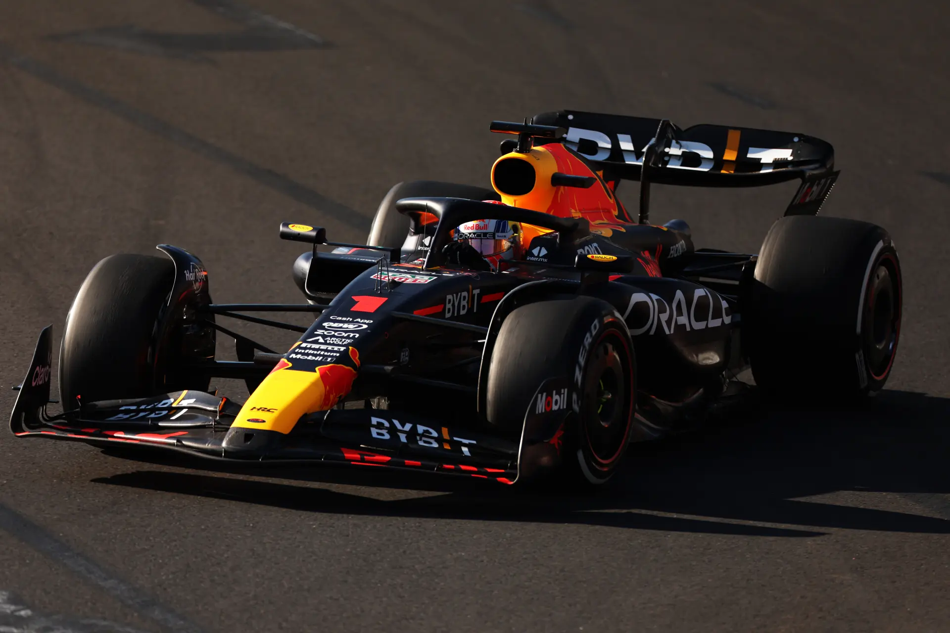 Zeldzaam foutje van Verstappen: 'Heel lang niet gezien bij Max, misschien zat hij niet op te letten'
