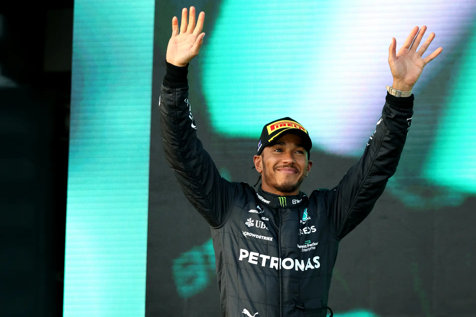 Hamilton denkt Red Bull nog wel bij te kunnen benen: 'Lastig maar niet onmogelijk'