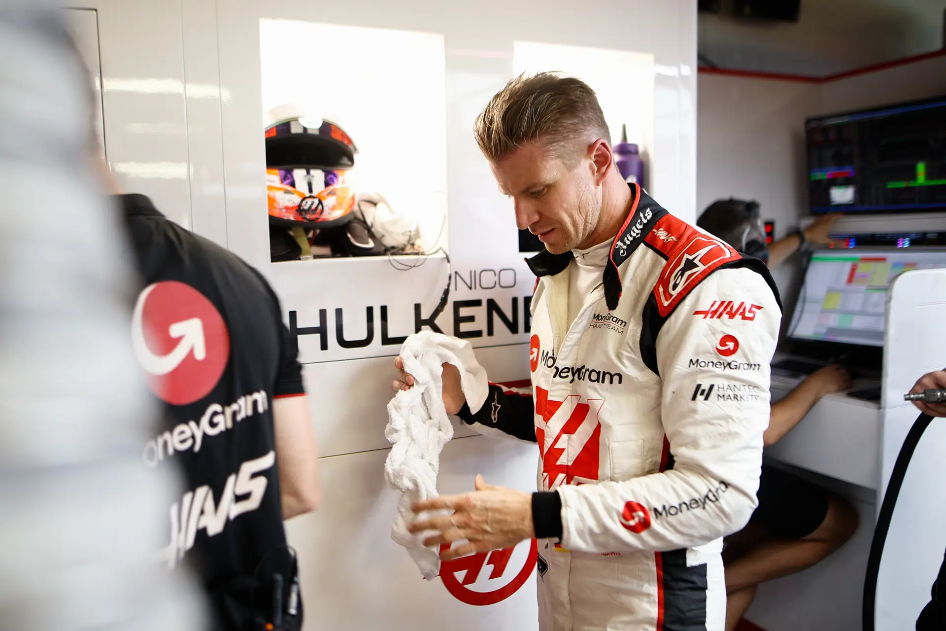 Frustrerende race voor Hülkenberg: 'Ze haalden me gewoon met twee vingers in de neus in'