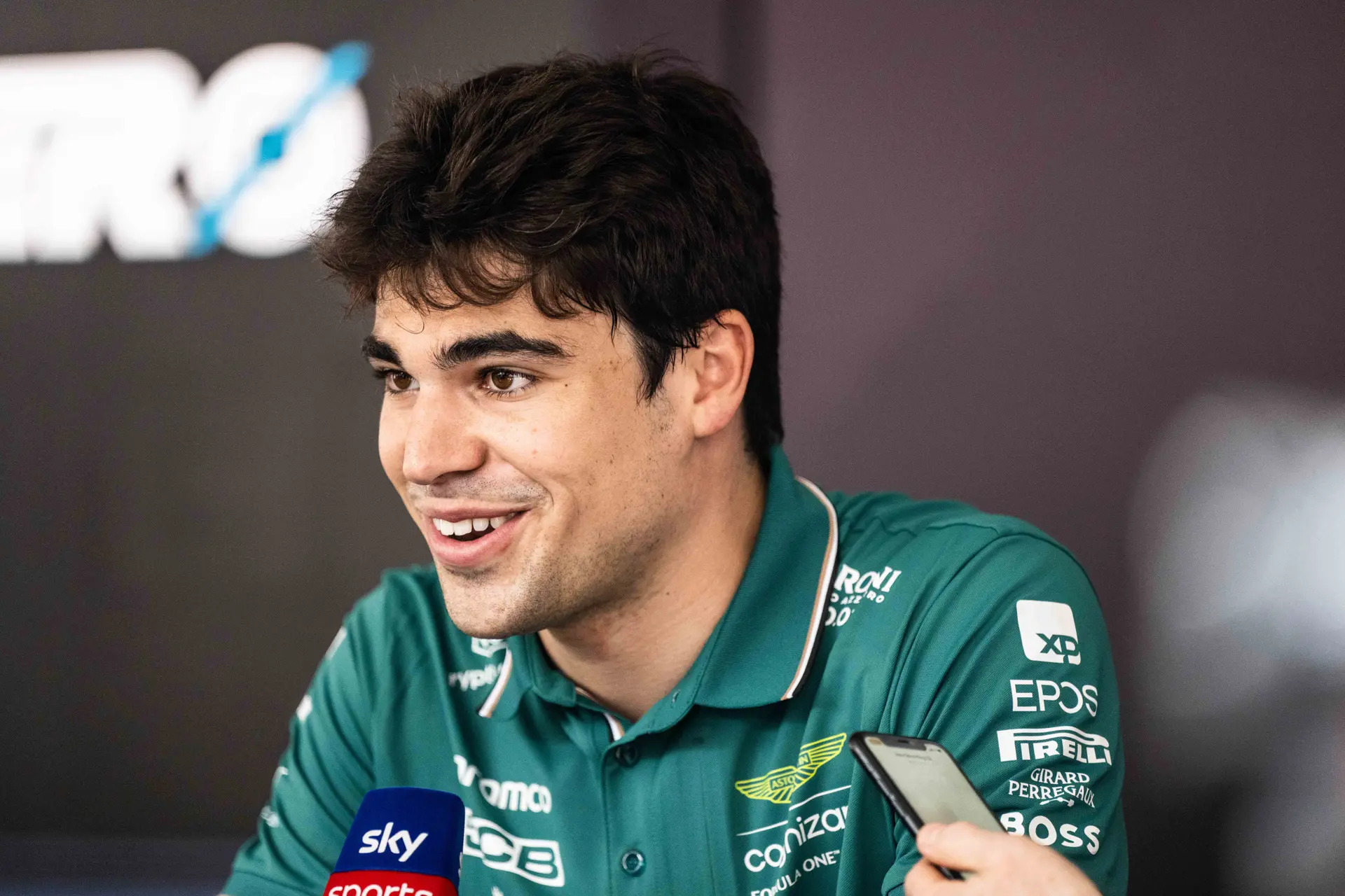 Stroll houdt hoop bij Aston Martin: 'We waren sterker dan Mercedes, Ferrari en McLaren'