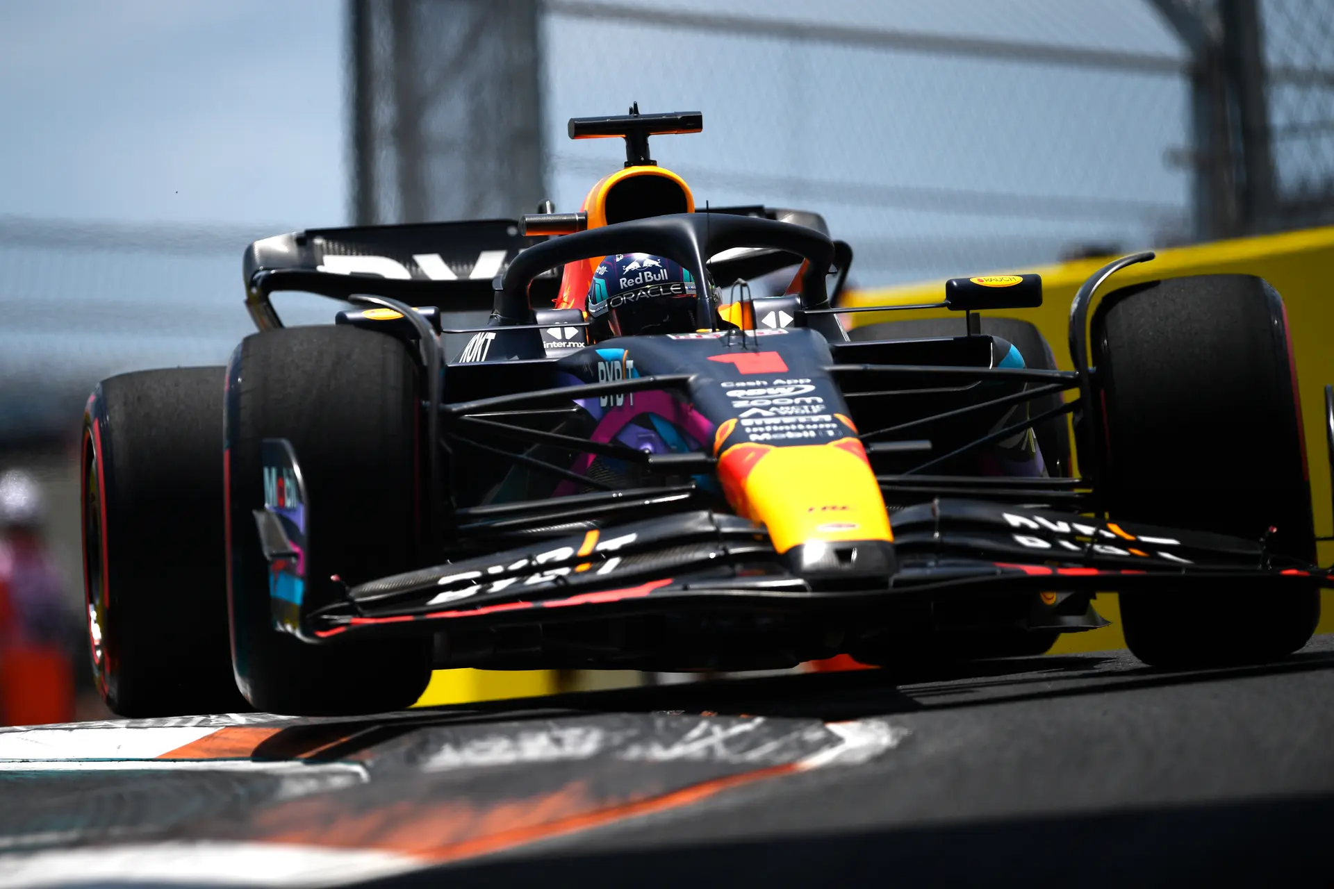 Horner sluit Verstappen niet uit van de zege: 'Hij heeft het al eens eerder voor elkaar gekregen'