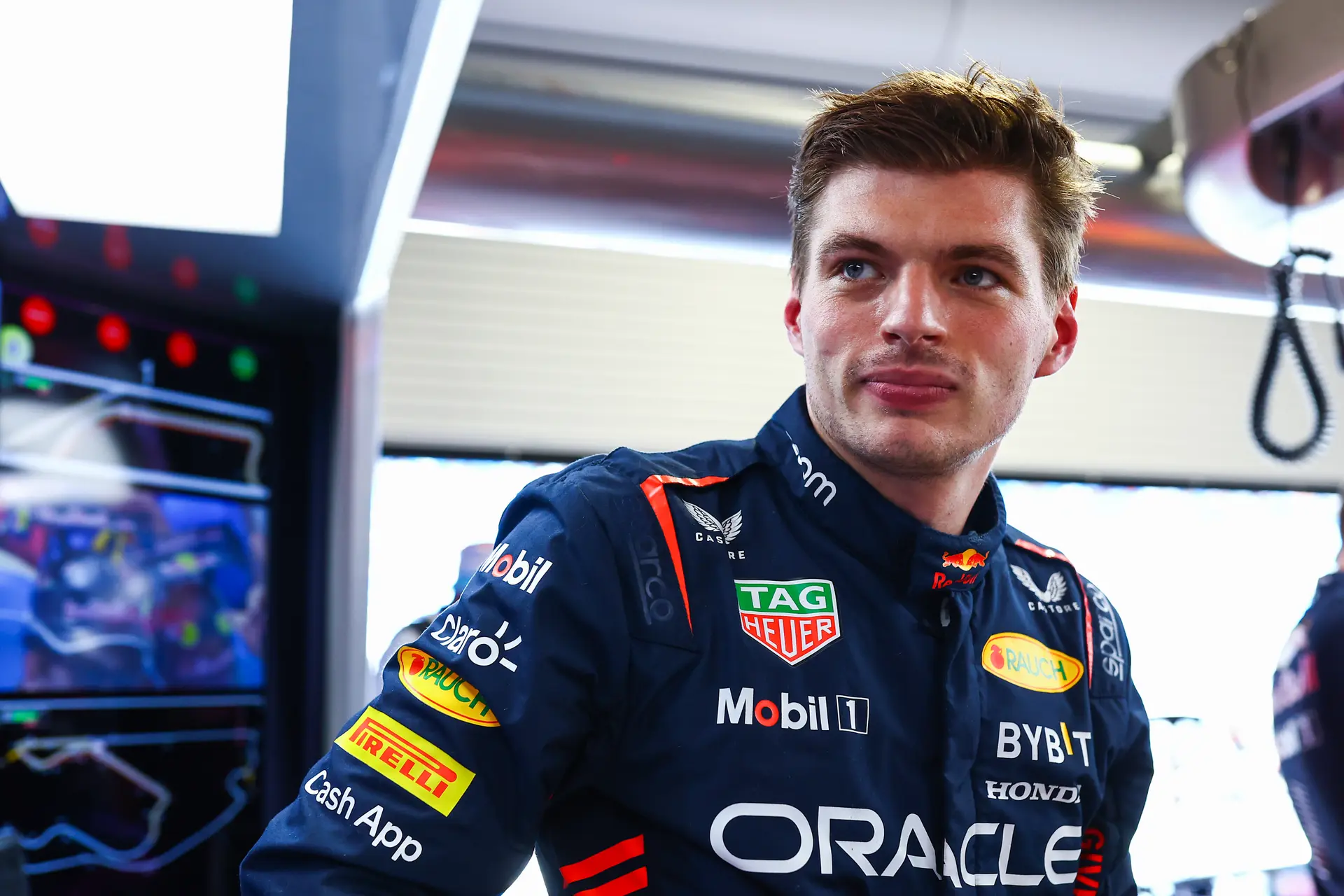 Verstappen moet flink aan de bak na crash Leclerc: 'Dat is wel enorm klote'