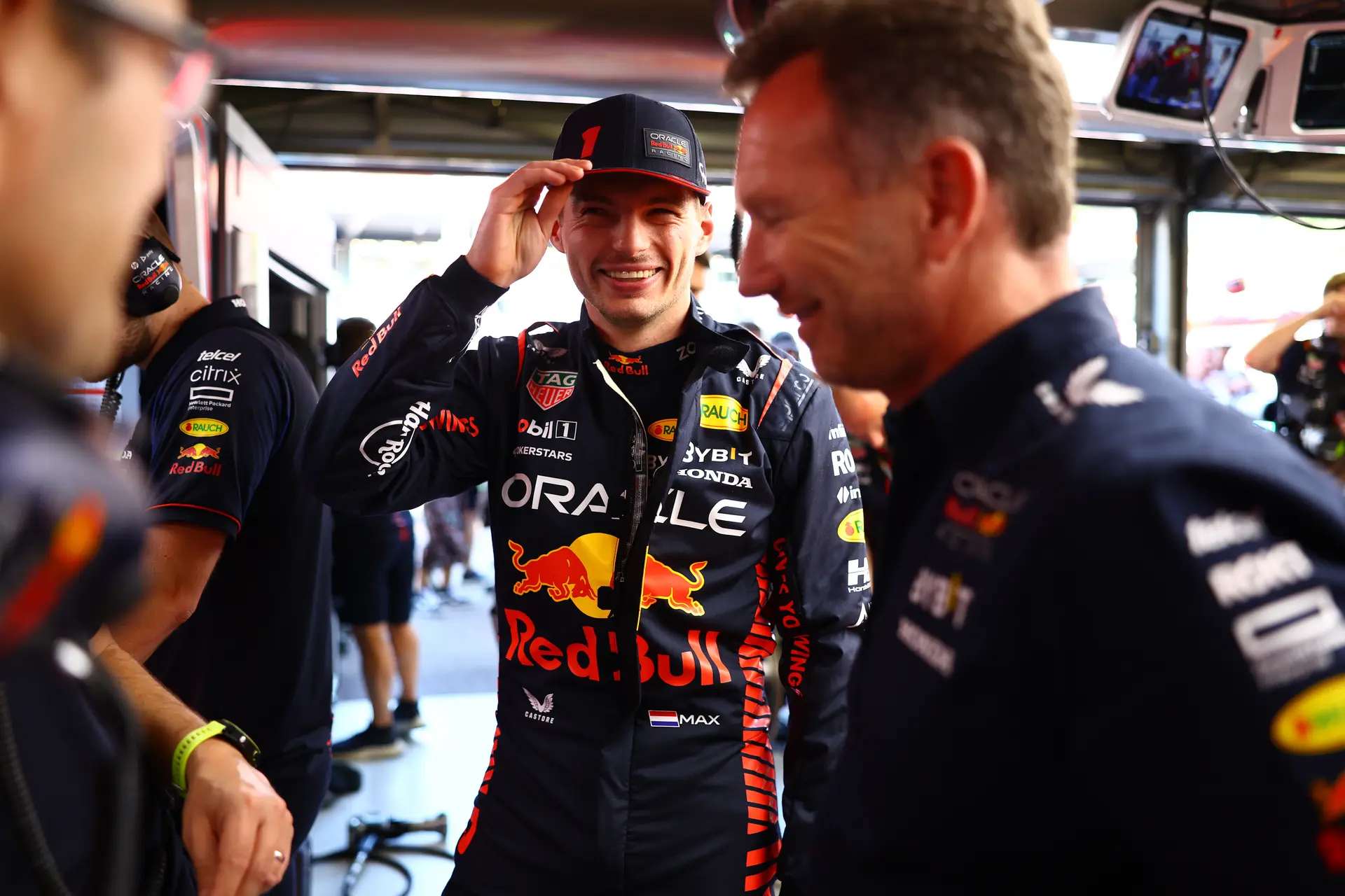 Verstappen zorgde voor hartkloppingen bij Horner: 'Pakte de stoelleuning wat steviger vast'