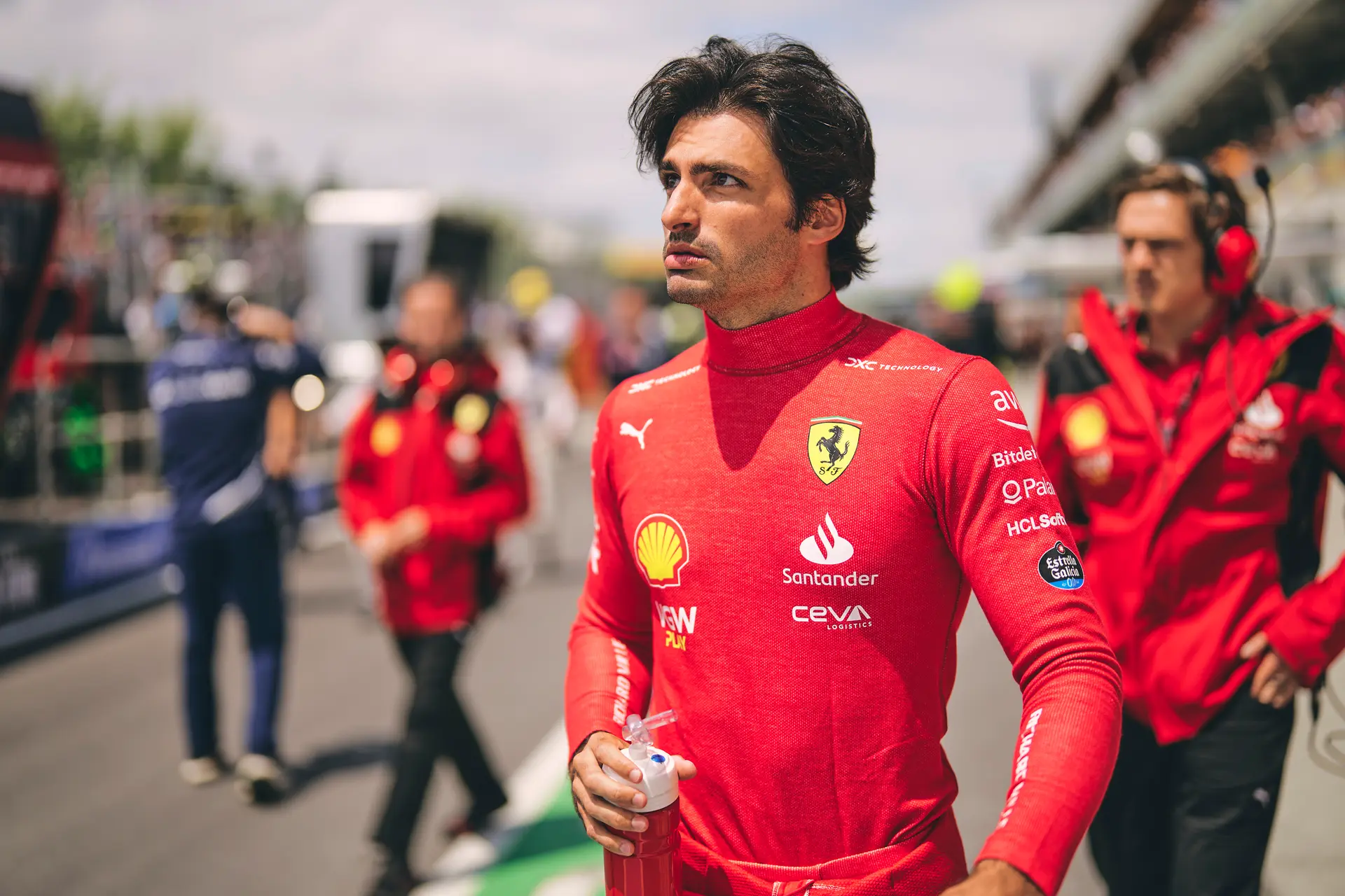 Sainz steekt loftrompet over strategie van Ferrari: 'Ze maakten de juiste beslissingen'