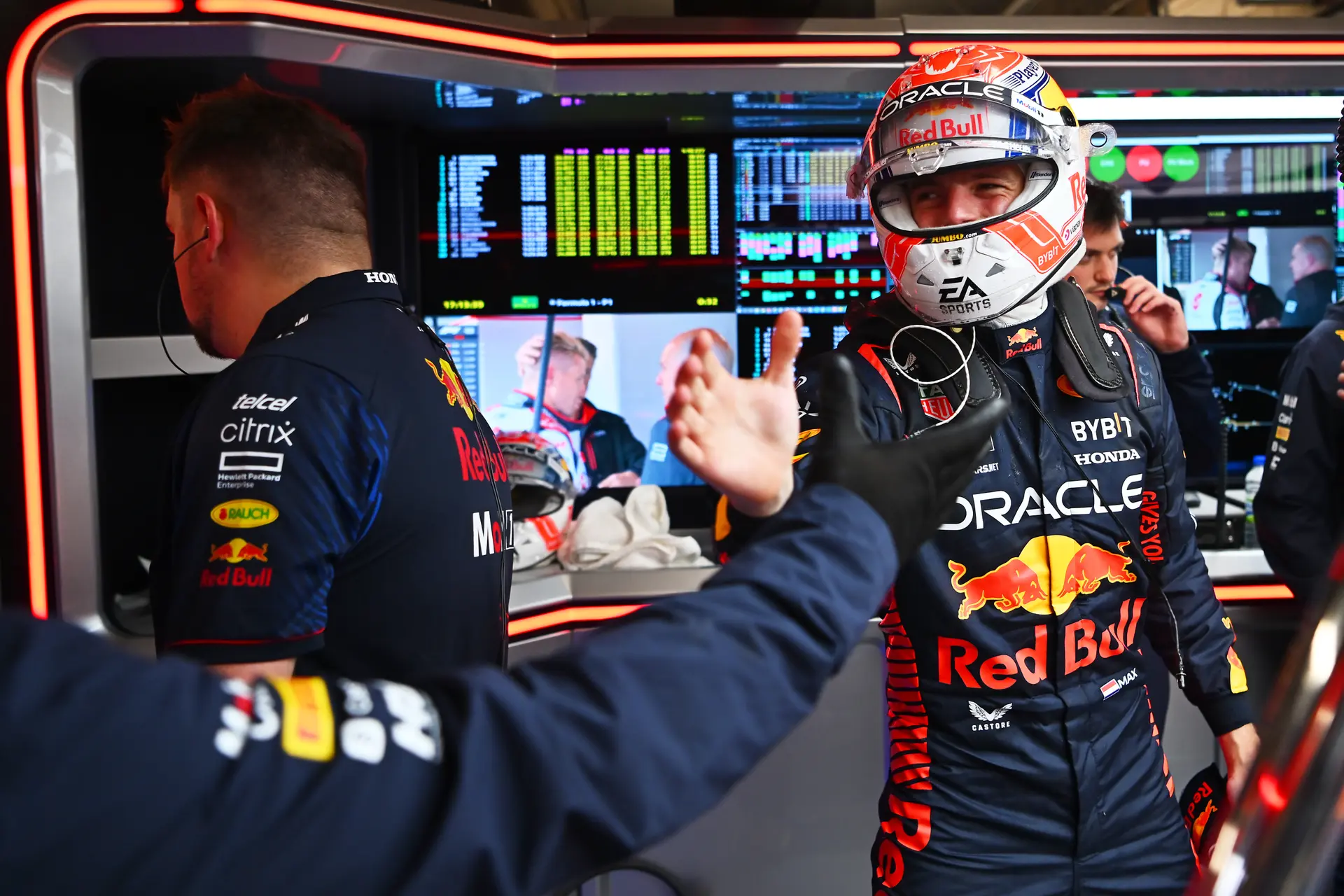 Achtervolgers hebben geen kans tegen Verstappen: 'Zo getalenteerd dat het angstaanjagend is'
