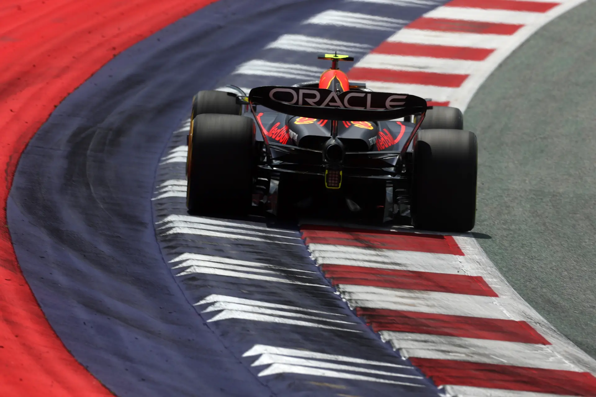 Verslag kwalificatie | Verstappen op pole, Pérez haalt weer Q3 niet na track limit-drama