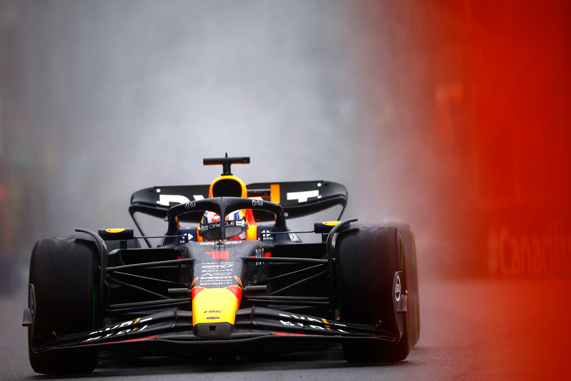 Verstappen evenaart de 41 zeges van Senna, Pérez kan weer niet imponeren
