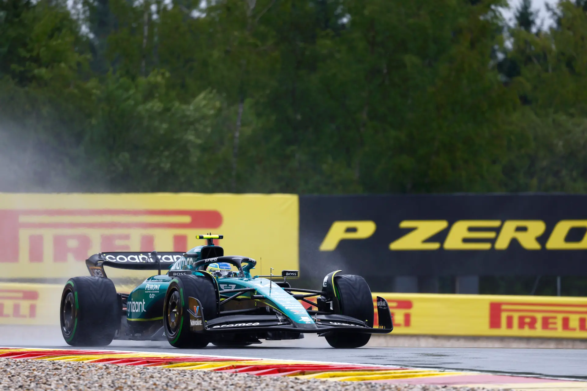 Aston Martin zit nog altijd niet bij de pakken neer: 'De sfeer in het team is goed'