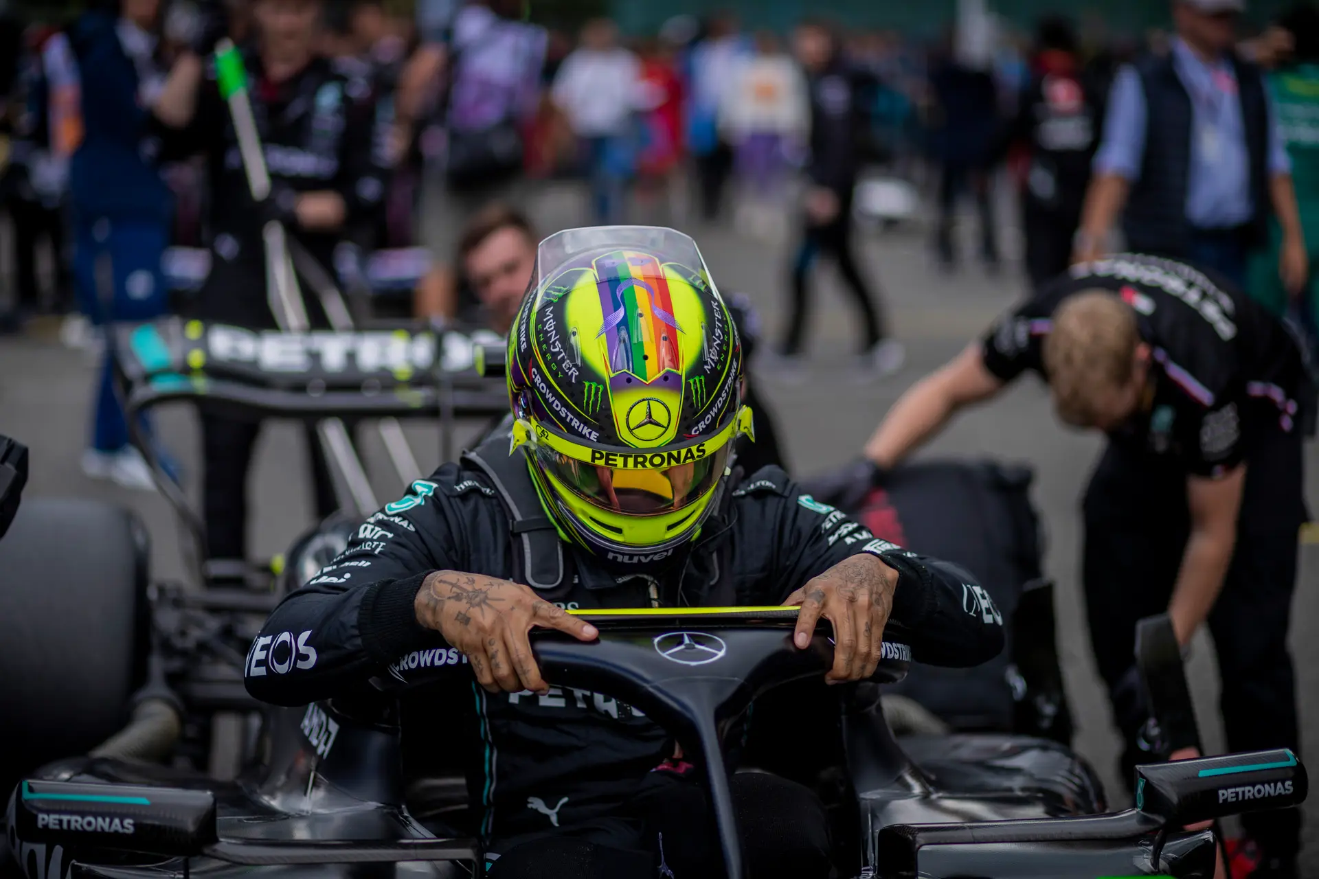 Hamilton niet helemaal te spreken: 'We hadden weer last van gestuiter'